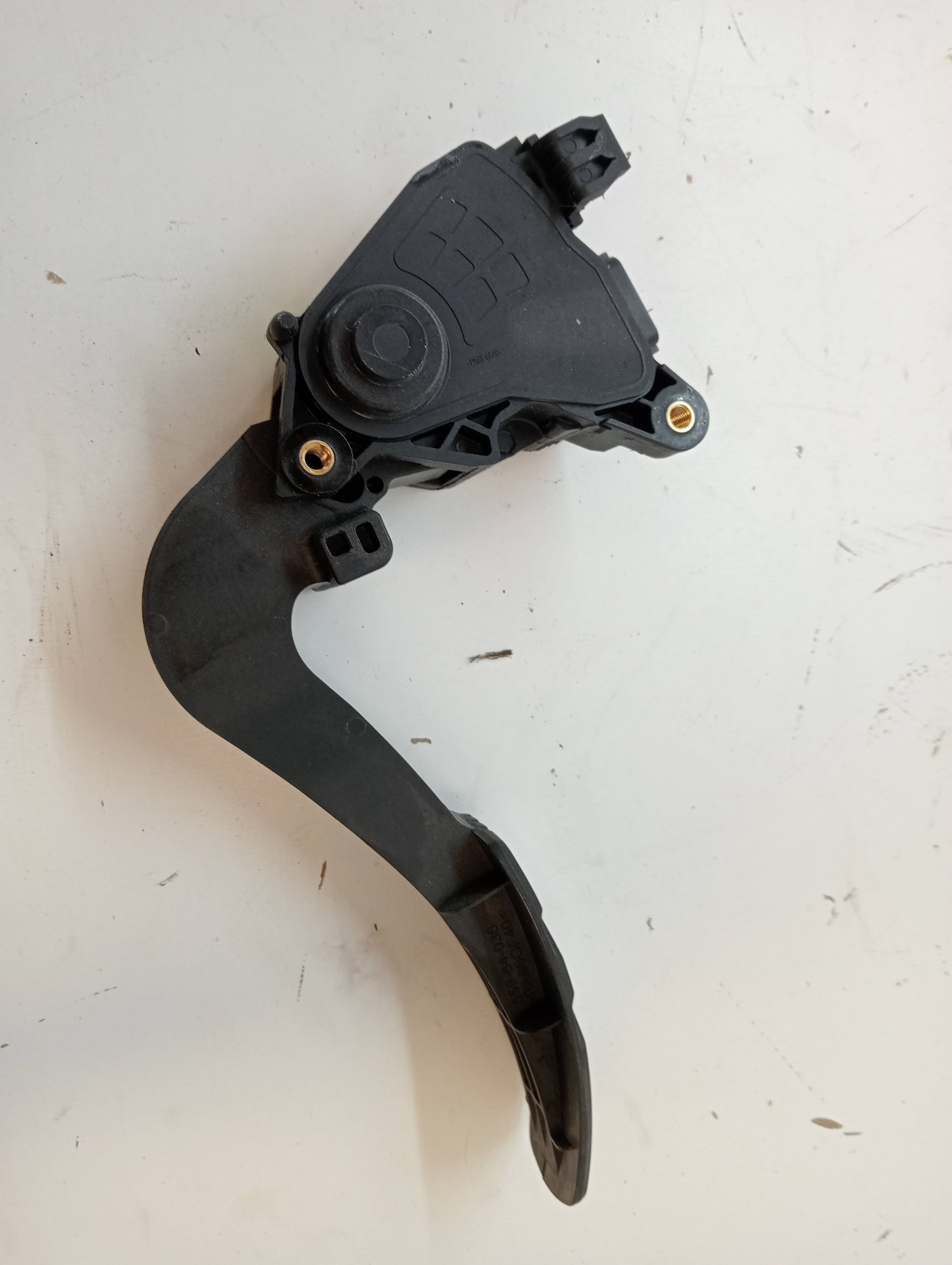 Pedal acelerador RENAULT MEGANE IV BERLINA 5P 3