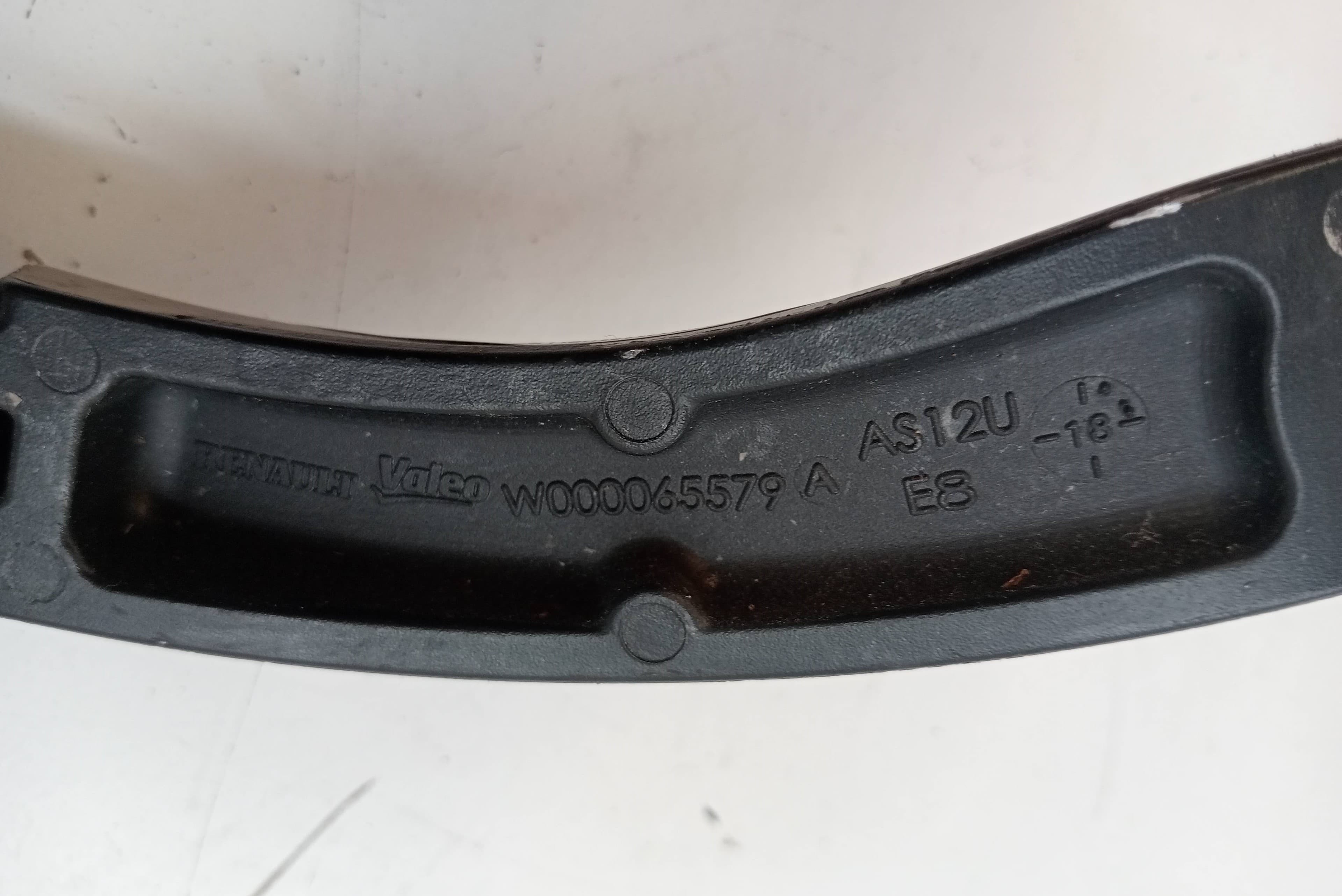 Brazo limpia delantero izquierdo RENAULT MEGANE IV BERLINA 5P 4