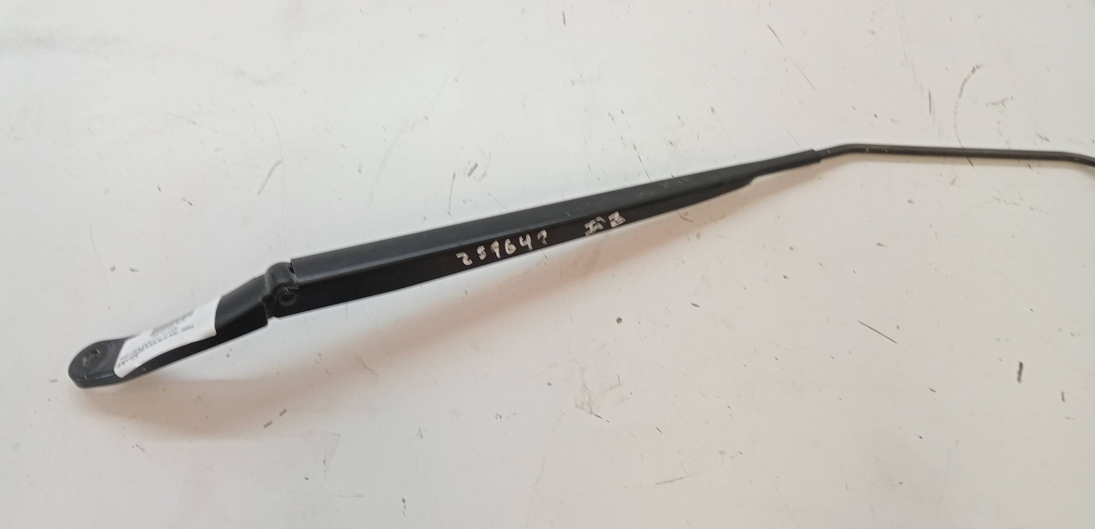 Brazo limpia delantero izquierdo RENAULT MEGANE IV BERLINA 5P