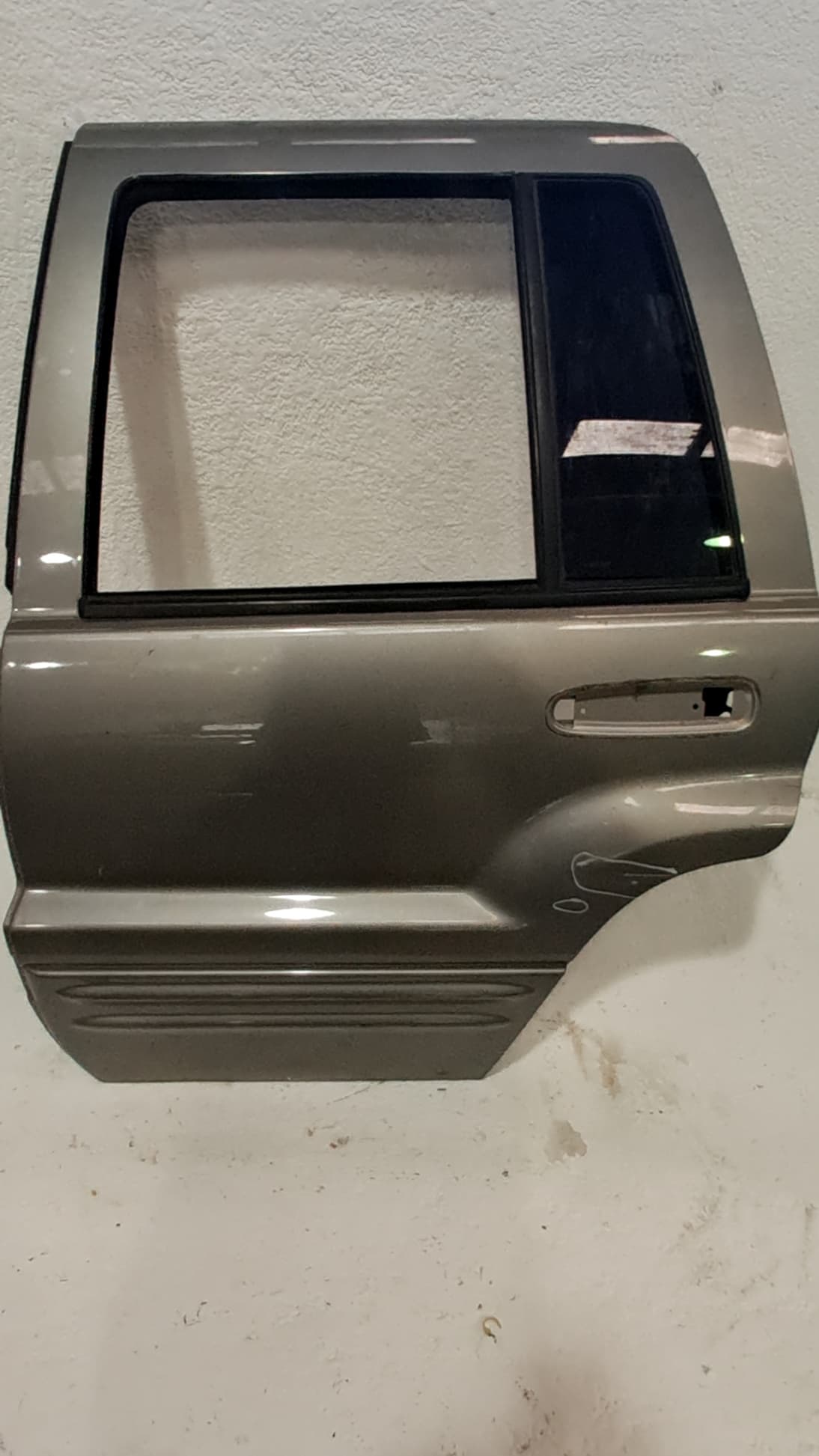 Puerta trasera izquierda JEEP GRAND CHEROKEE (WL)