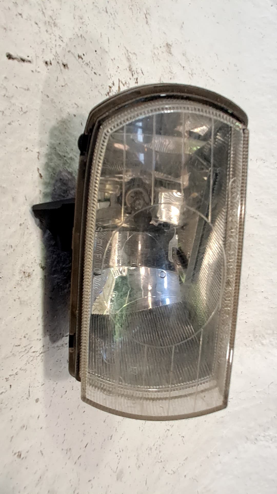 Faro antiniebla izquierdo KIA CARNIVAL / GRAND CARNIVAL III (VQ)