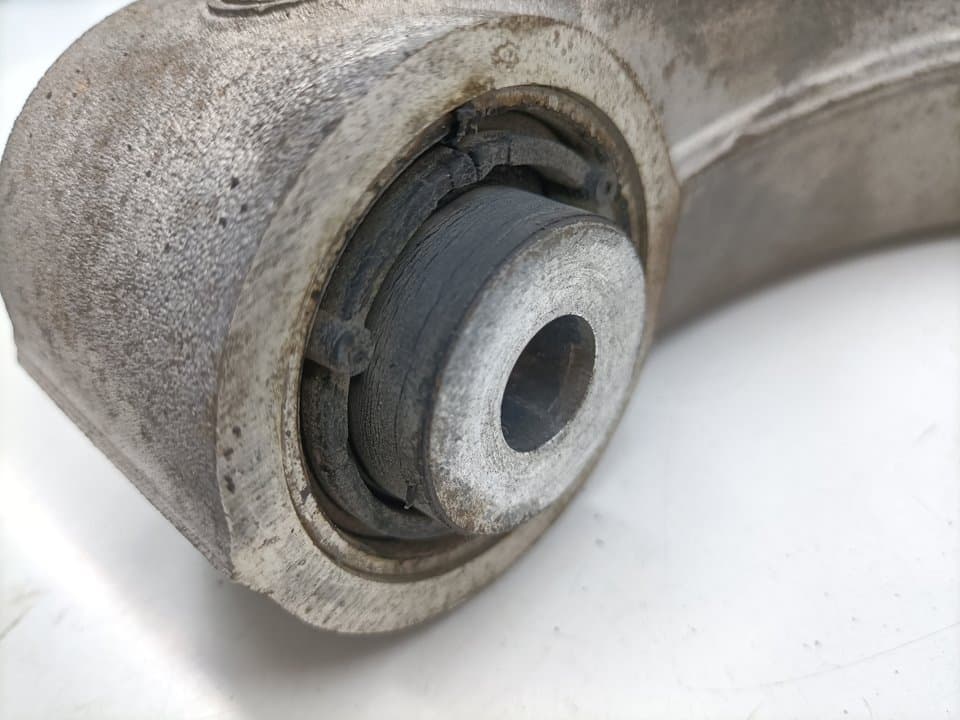 Brazo suspension superior trasero izquierdo BMW X5 (E53) 2