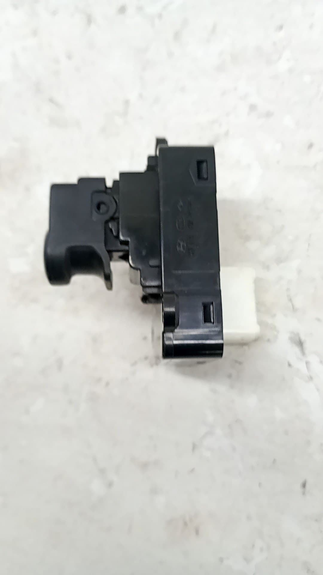 Mando elevalunas delantero derecho HYUNDAI I30 3