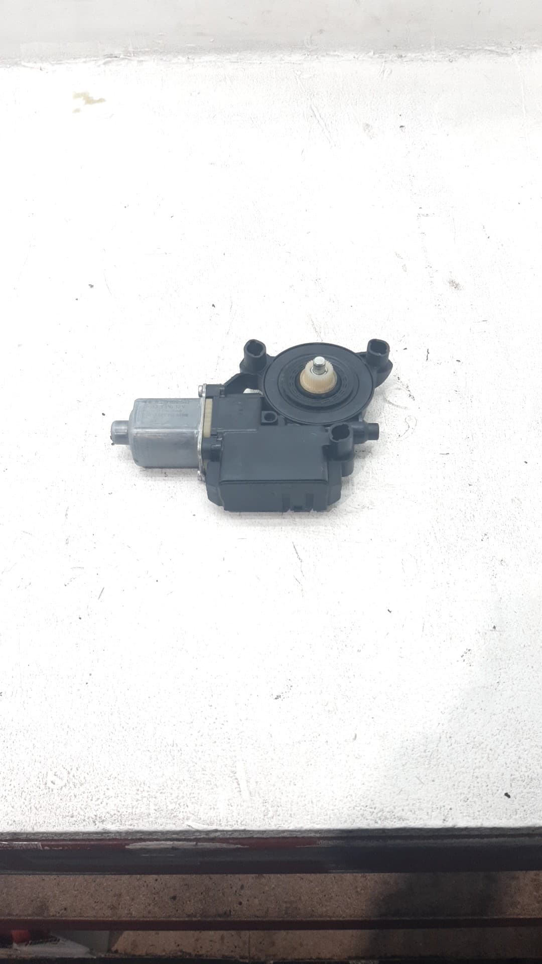 Motor elevalunas delantero izquierdo VOLKSWAGEN POLO (6R1)