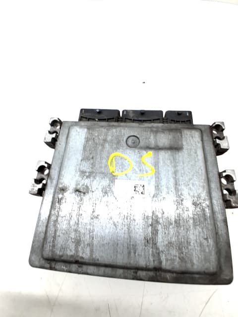 Centralita motor uce NISSAN JUKE (F15) 2