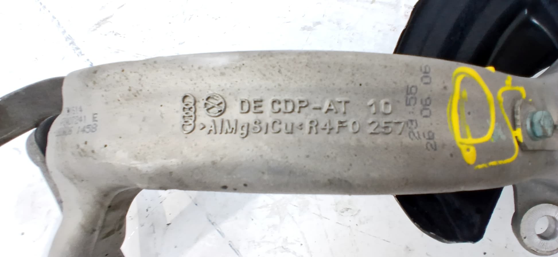 Mangueta delantera izquierda AUDI A6 AVANT (4F5) 3