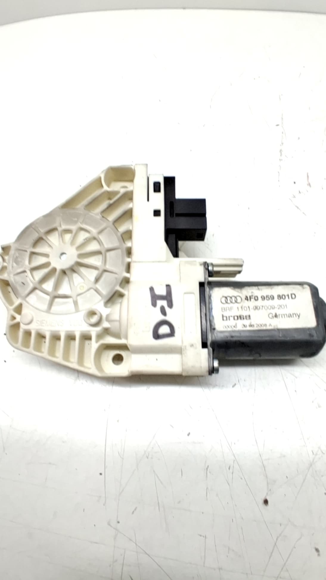 Motor elevalunas delantero izquierdo AUDI A6 AVANT (4F5)