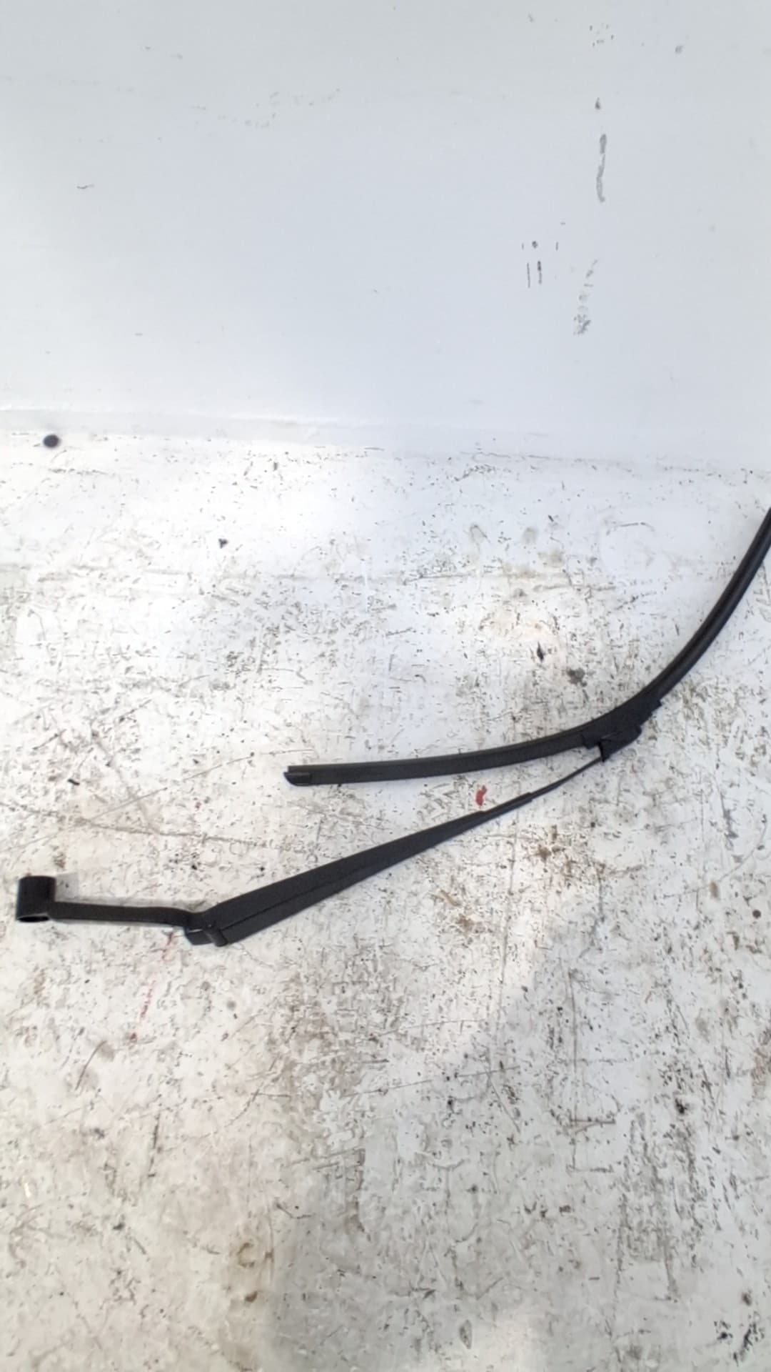 Brazo limpia delantero izquierdo NISSAN QASHQAI (J11)
