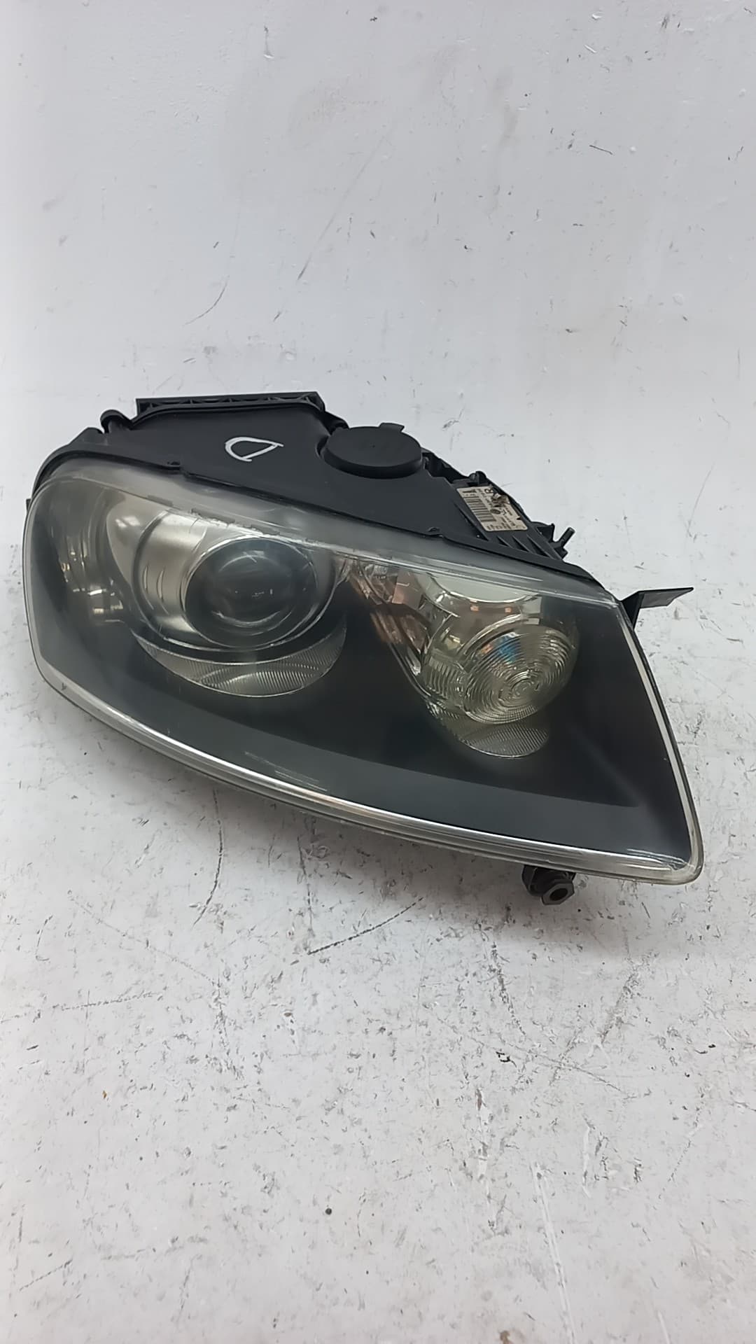 Faro derecho VOLKSWAGEN TOUAREG (7LA)