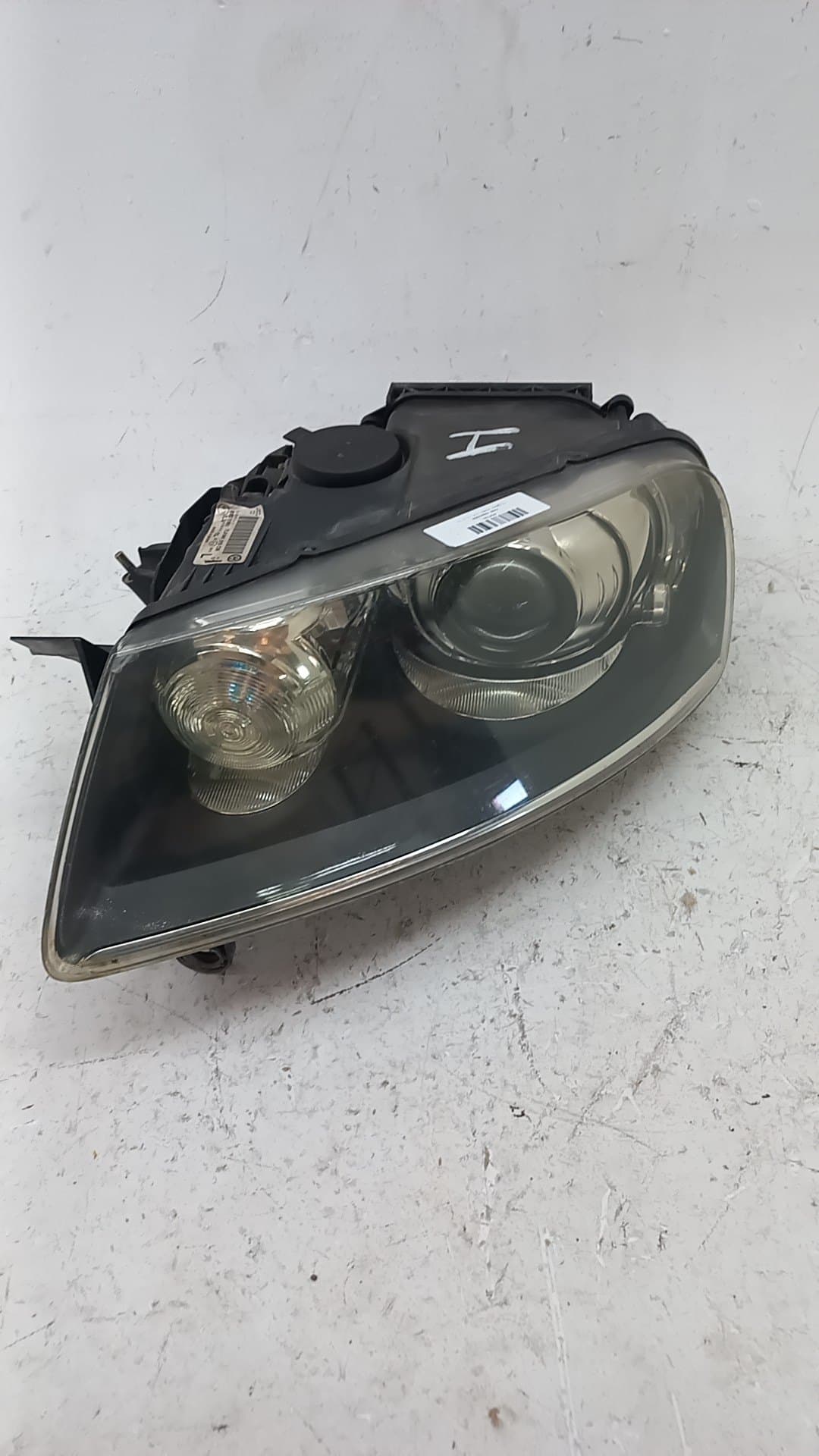 Faro izquierdo VOLKSWAGEN TOUAREG (7LA)