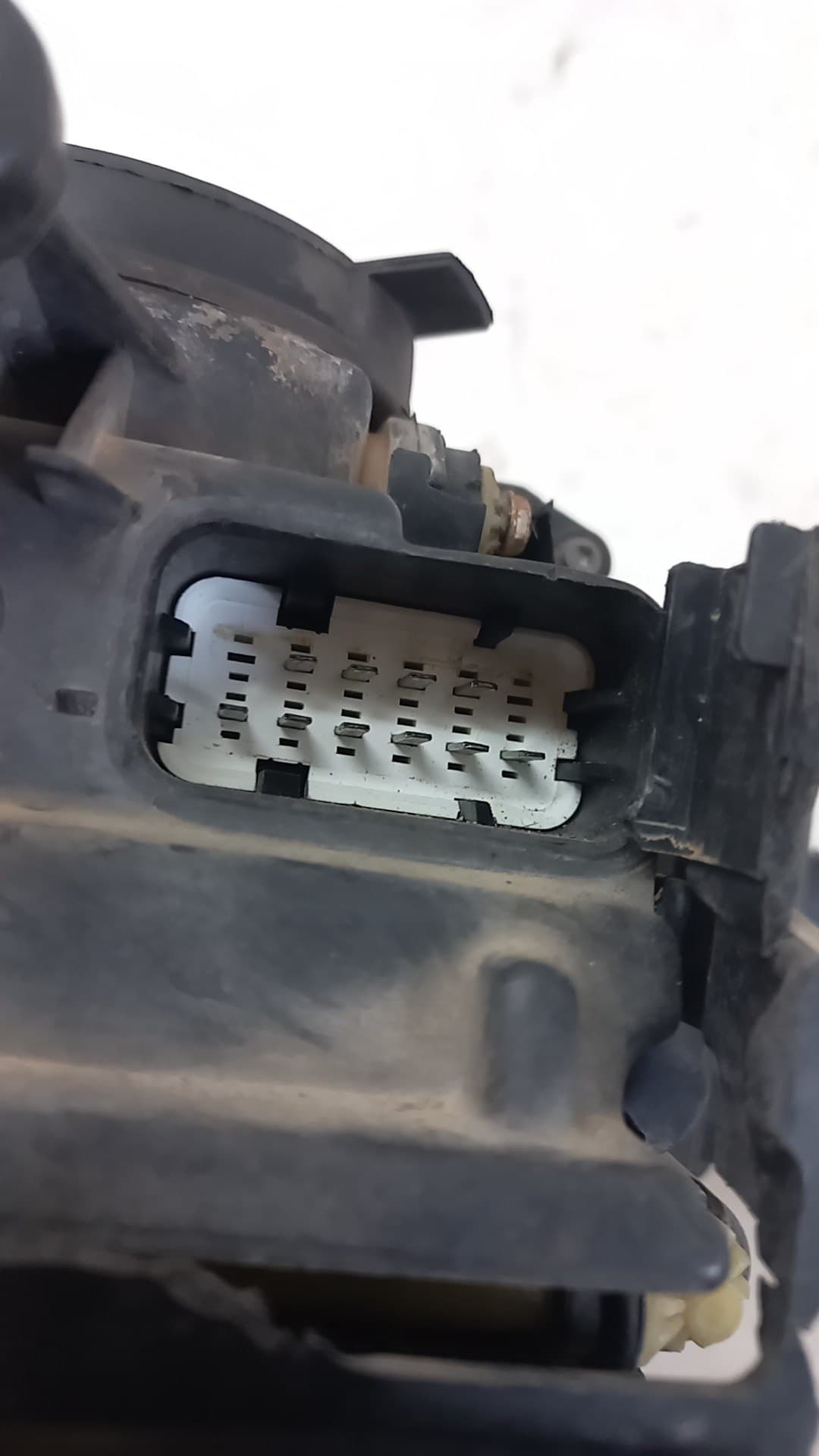 Faro izquierdo VOLKSWAGEN TOUAREG (7LA) 3