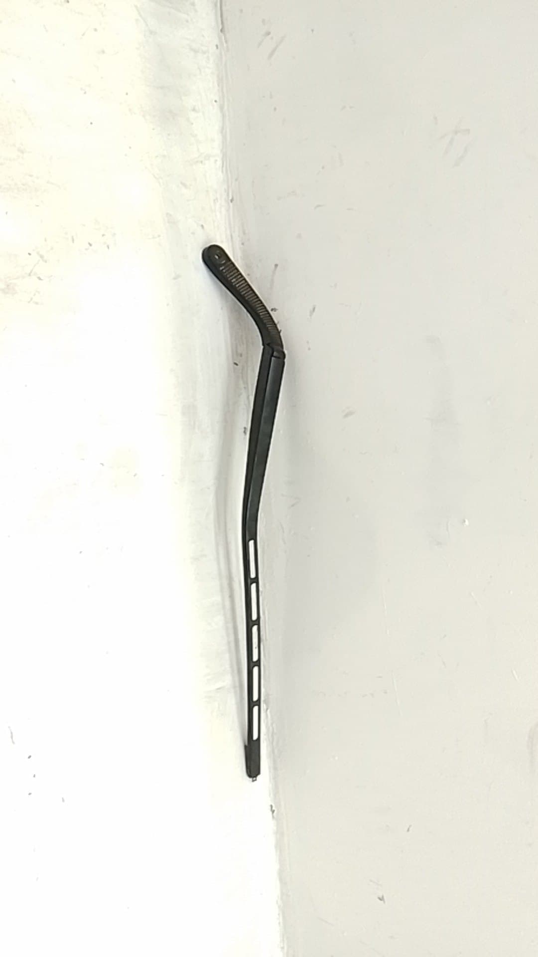 Brazo limpia delantero izquierdo PEUGEOT 307 BREAK / SW (S1)