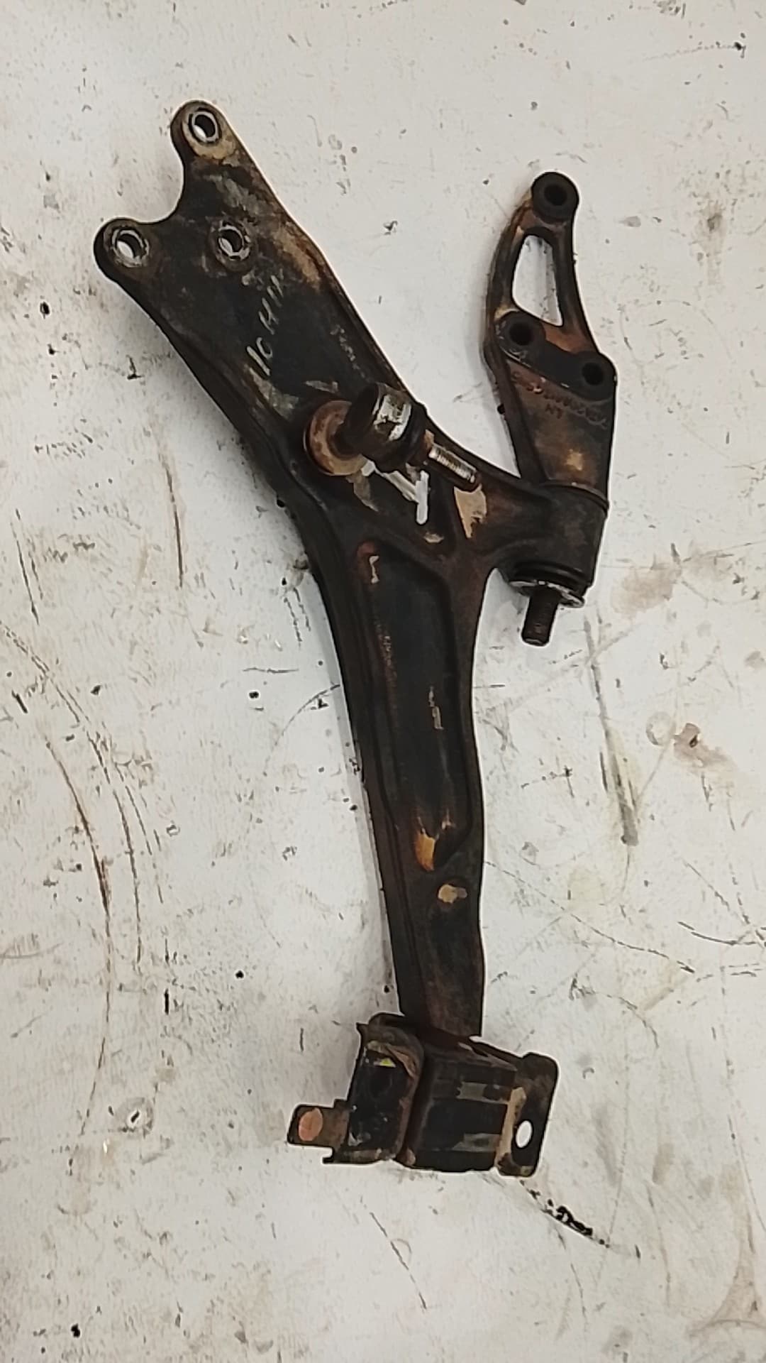 Brazo suspension inferior delantero izquierdo TATA INDIGO (4_V2)