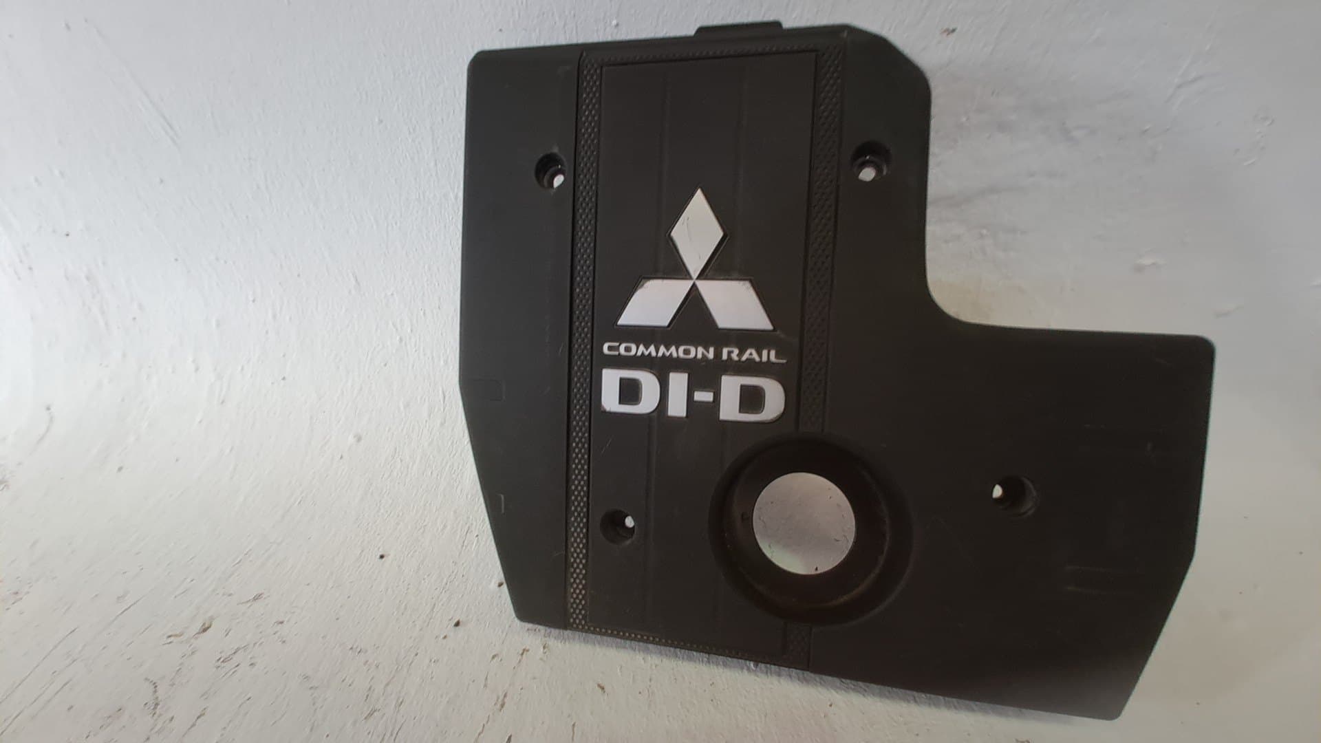 Tapa motor MITSUBISHI MONTERO (V80/V90)