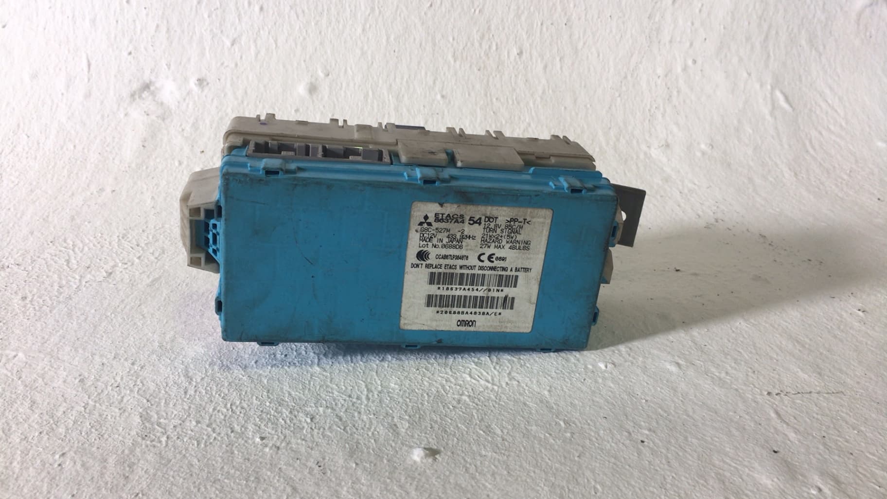 Caja reles / fusibles MITSUBISHI MONTERO (V80/V90) 2