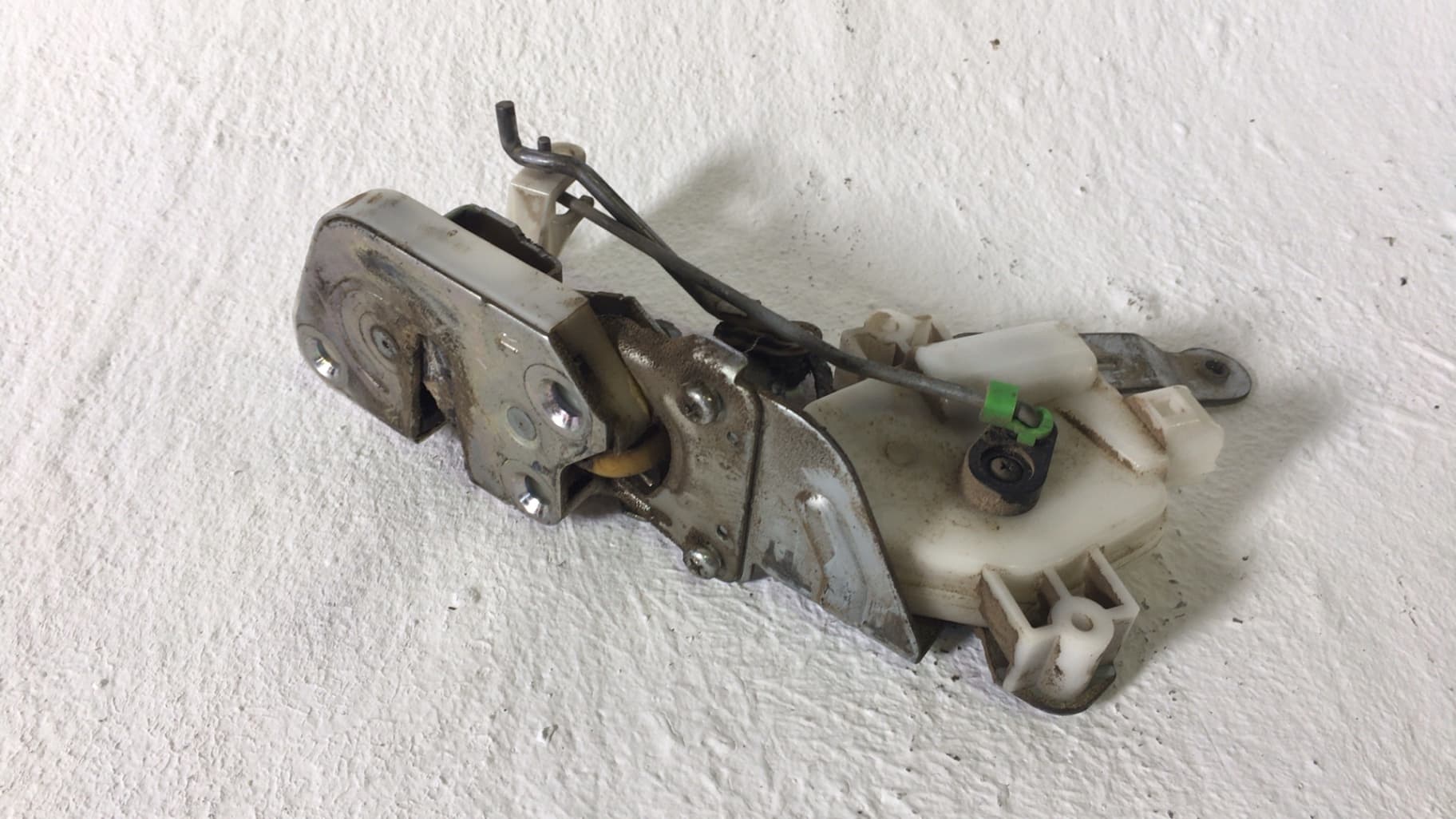 Cerradura maletero / porton MITSUBISHI MONTERO (V80/V90)