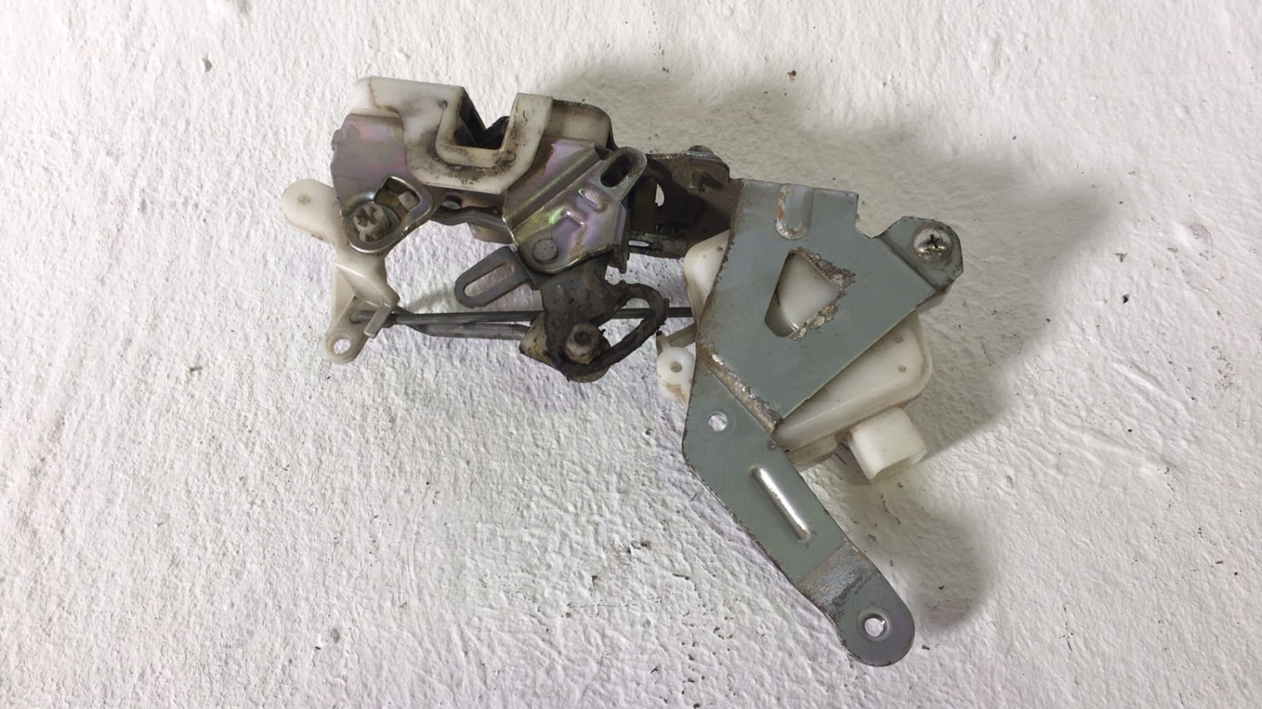 Cerradura maletero / porton MITSUBISHI MONTERO (V80/V90) 2