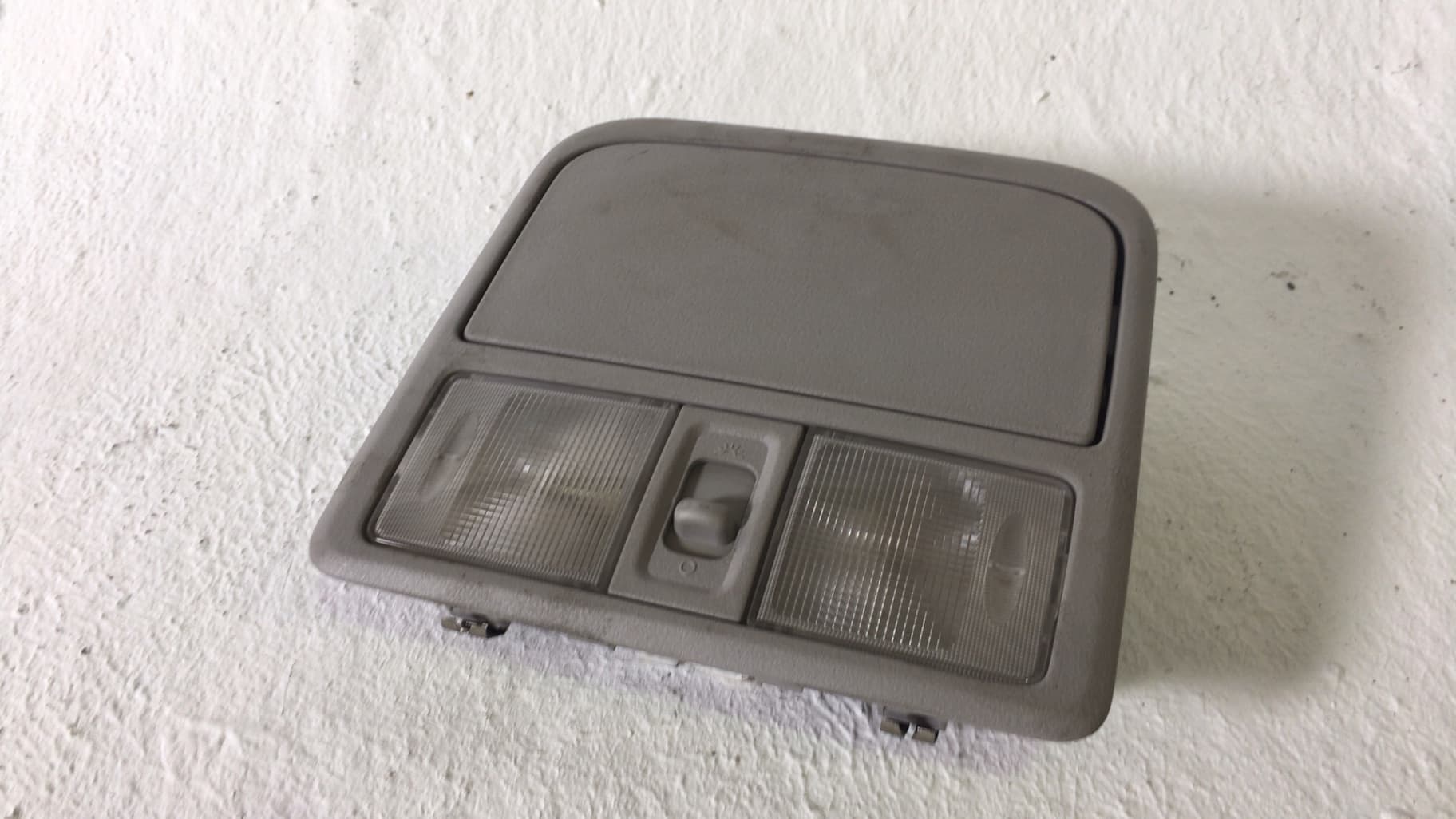 Luz interior MITSUBISHI MONTERO (V80/V90)