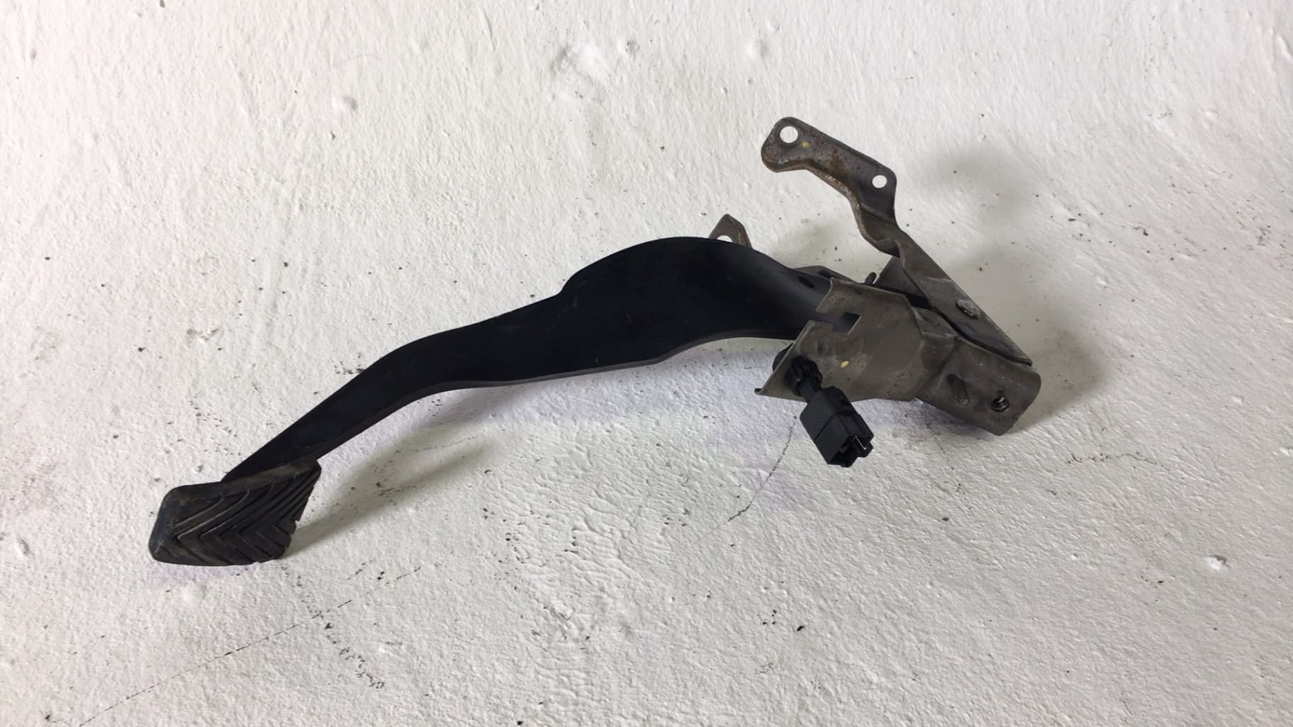 Pedal freno MITSUBISHI MONTERO (V80/V90)