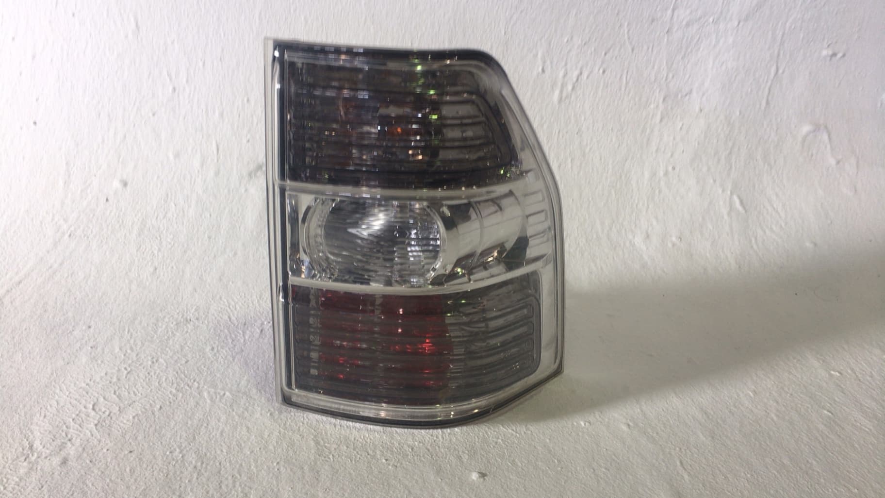 Piloto trasero derecho MITSUBISHI MONTERO (V80/V90)