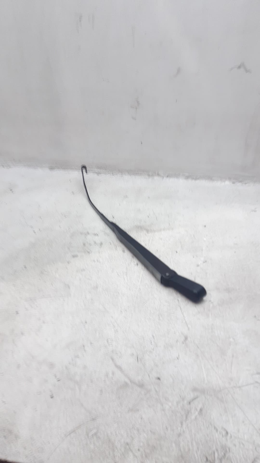 Brazo limpia delantero derecho HYUNDAI ELANTRA (XD)