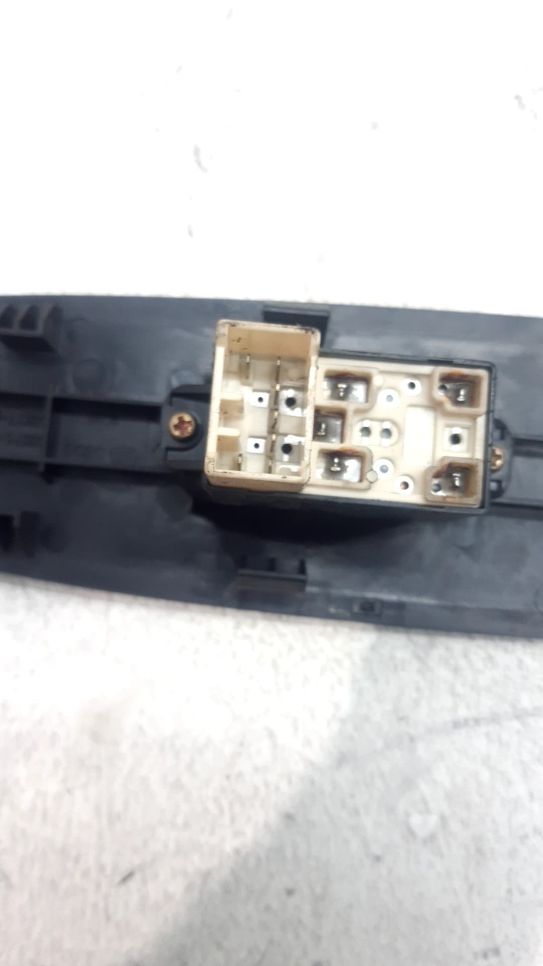 Mando elevalunas delantero derecho HYUNDAI ELANTRA (XD) 2