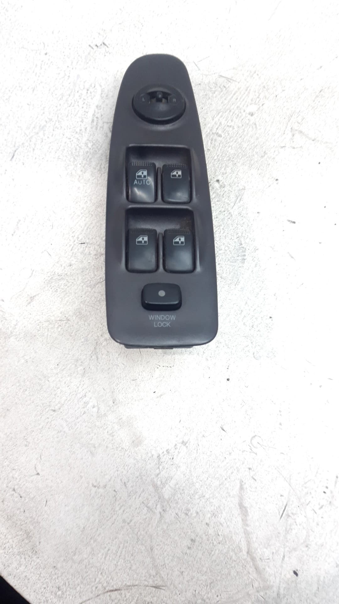 Mando elevalunas delantero izquierdo HYUNDAI ELANTRA (XD)
