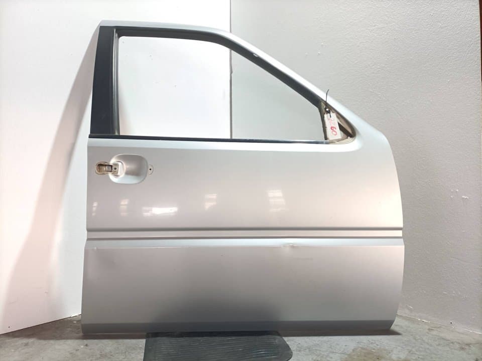 Puerta delantera derecha NISSAN TERRANO/TERRANO.II (R20)