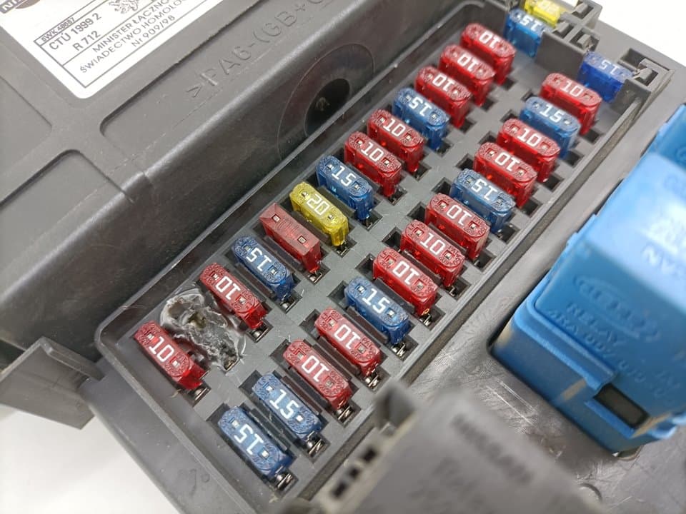 Caja reles / fusibles NISSAN TERRANO/TERRANO.II (R20) 5