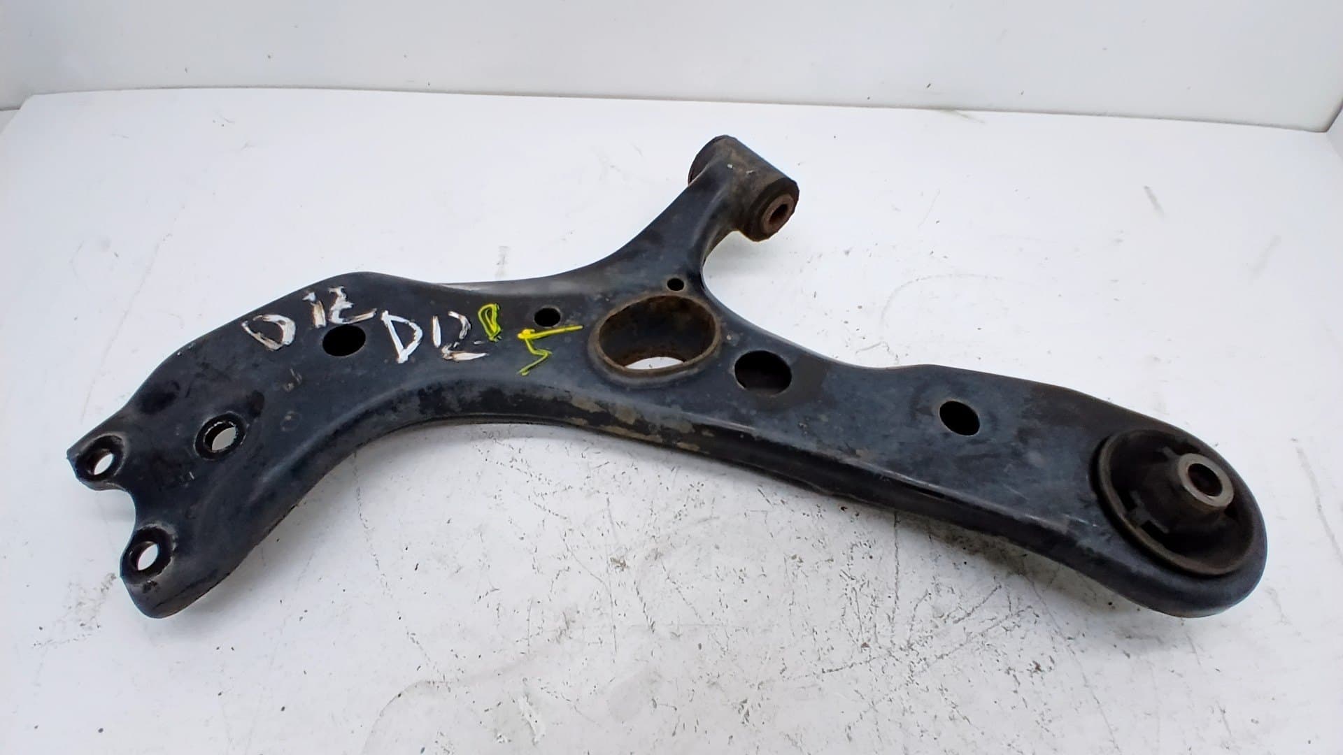 Brazo suspension inferior delantero izquierdo TOYOTA RAV 4 4