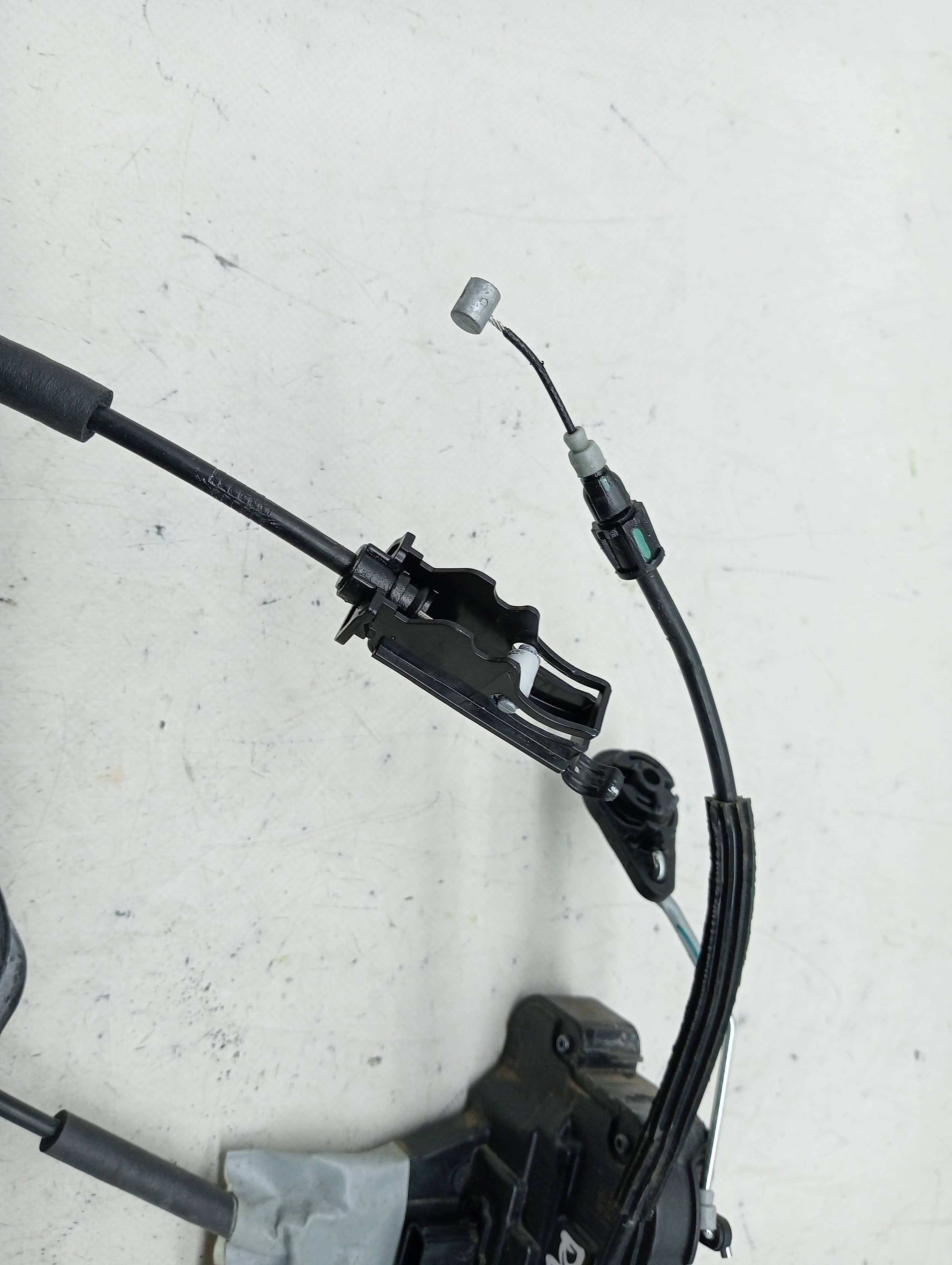 Cerradura puerta delantera izquierda FORD FOCUS 2