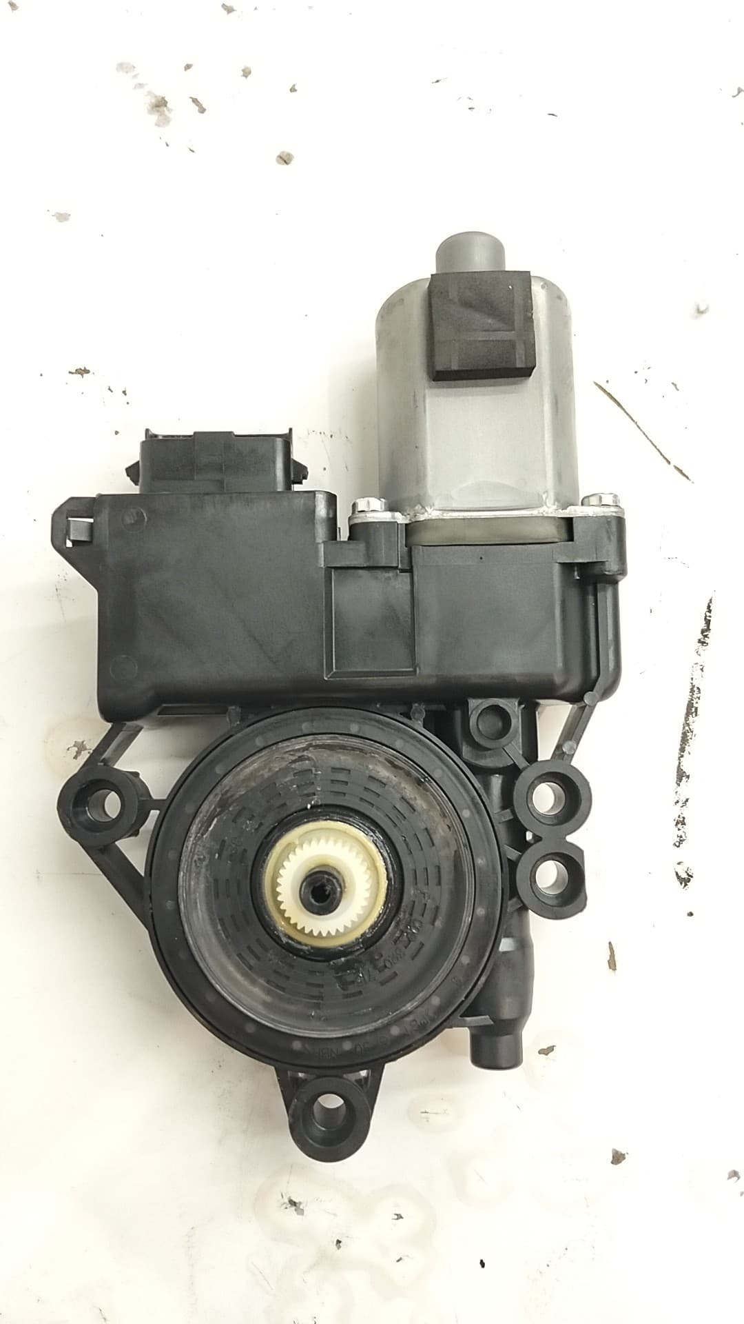 Motor elevalunas delantero derecho HYUNDAI I40 2