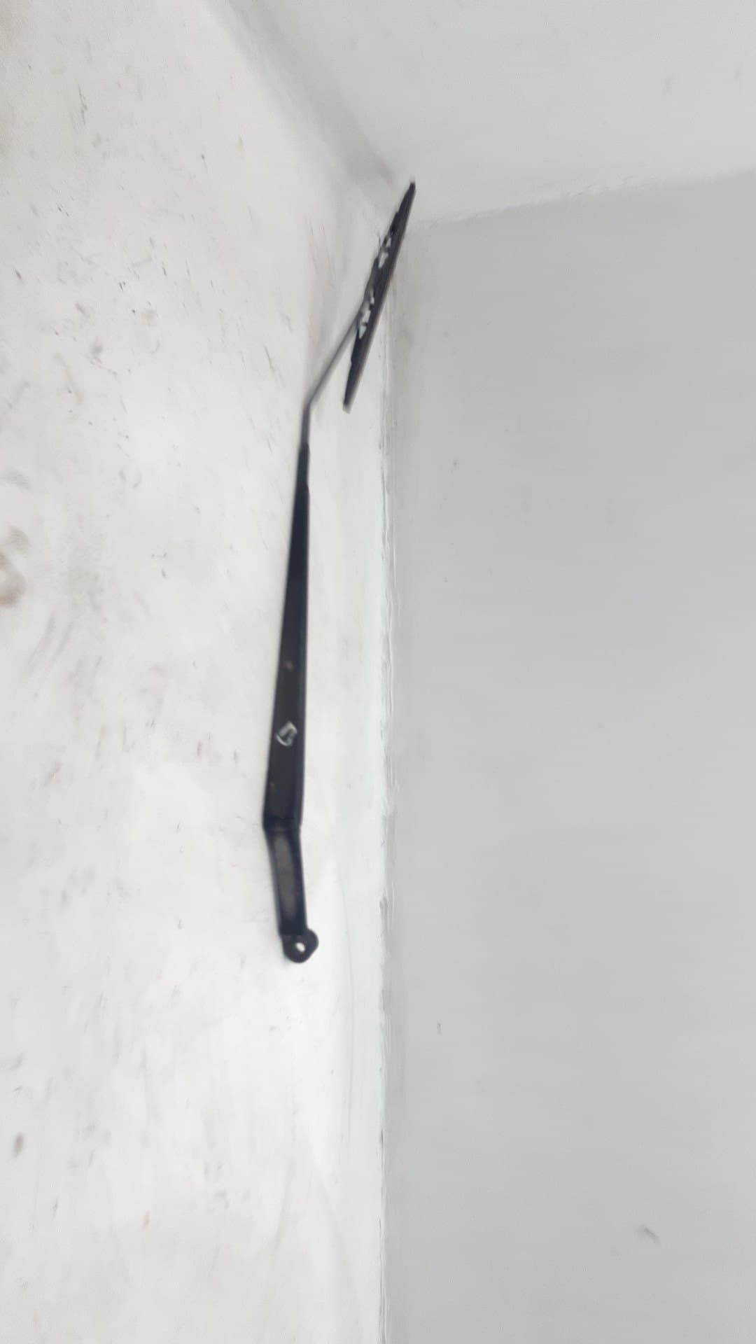 Brazo limpia delantero derecho MITSUBISHI COLT BERLINA 5 (Z30A)