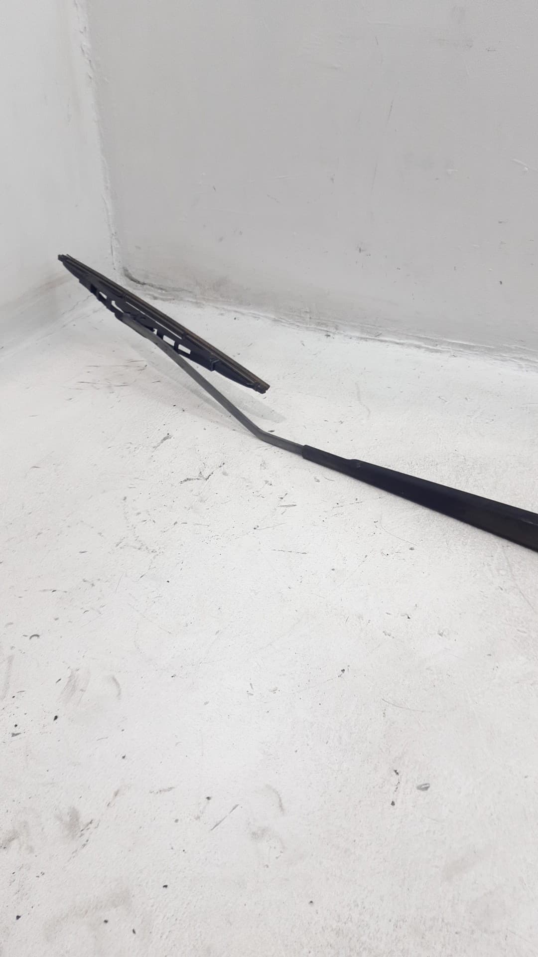 Brazo limpia delantero derecho MITSUBISHI COLT BERLINA 5 (Z30A) 2