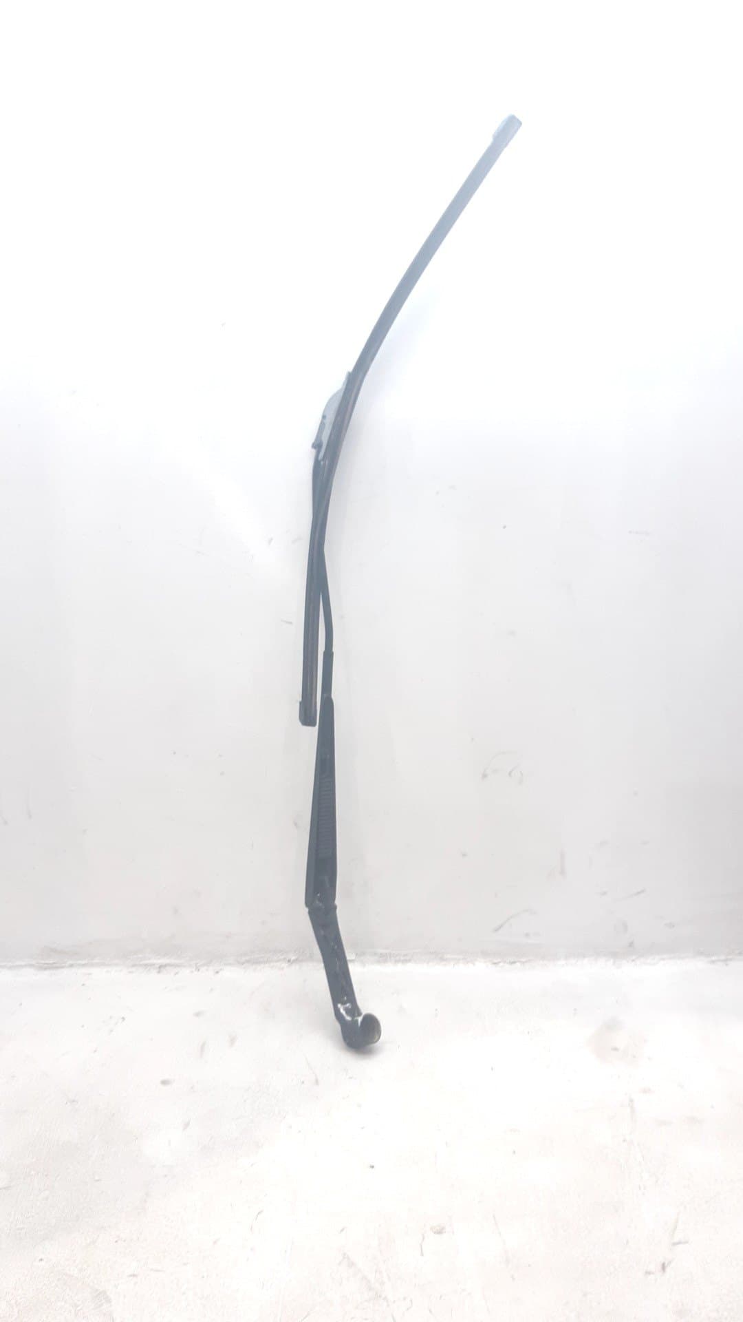 Brazo limpia delantero izquierdo MITSUBISHI COLT BERLINA 5 (Z30A)