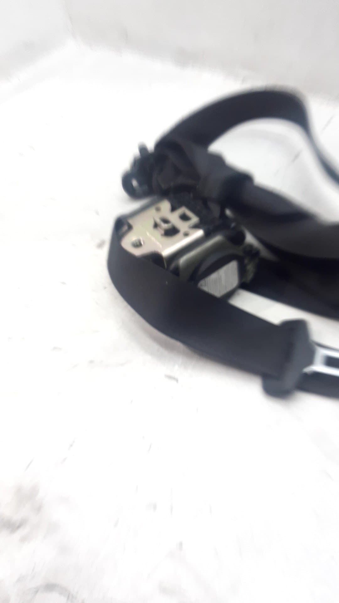 Cinturon seguridad delantero derecho MITSUBISHI COLT BERLINA 5 (Z30A) 3