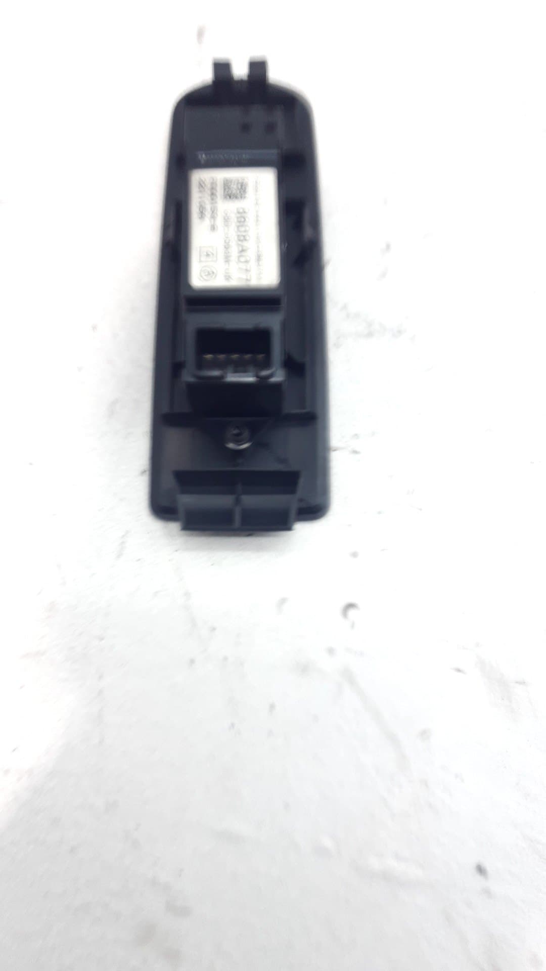 Mando elevalunas delantero derecho MITSUBISHI COLT BERLINA 5 (Z30A) 3