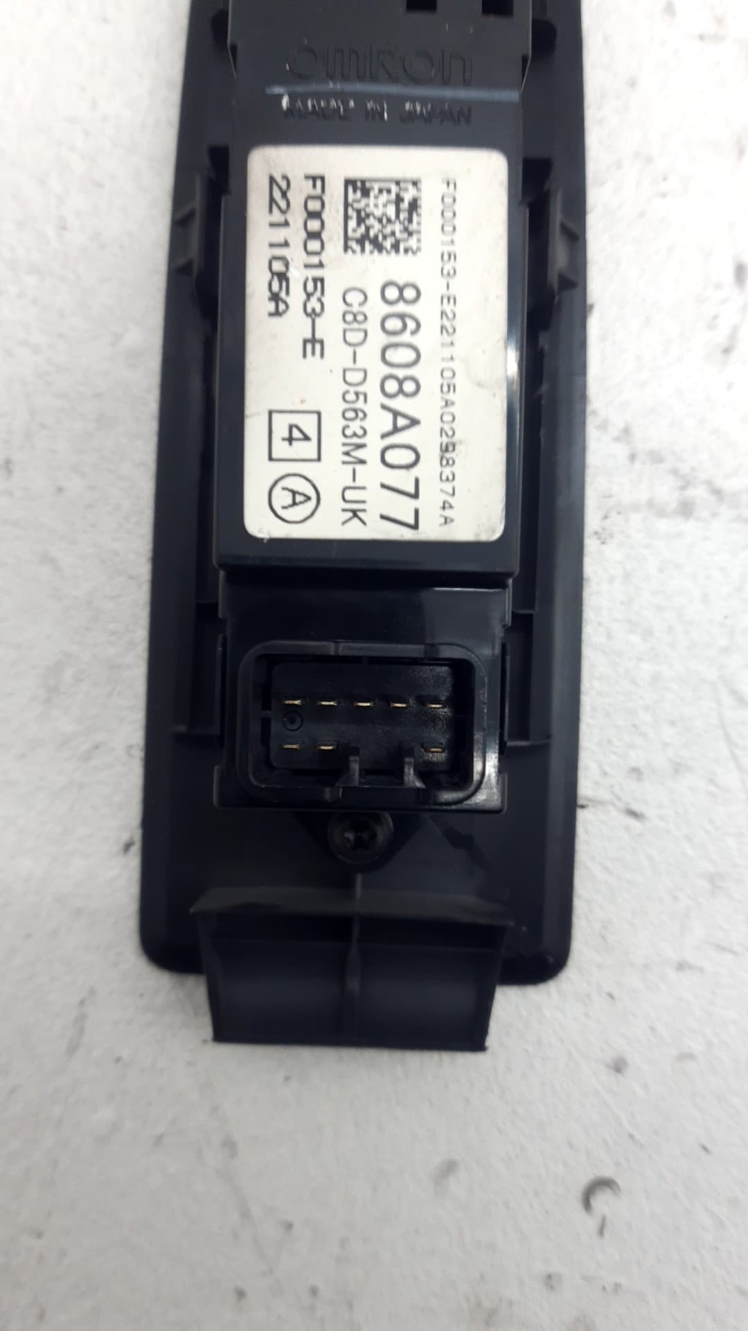 Mando elevalunas delantero derecho MITSUBISHI COLT BERLINA 5 (Z30A) 2