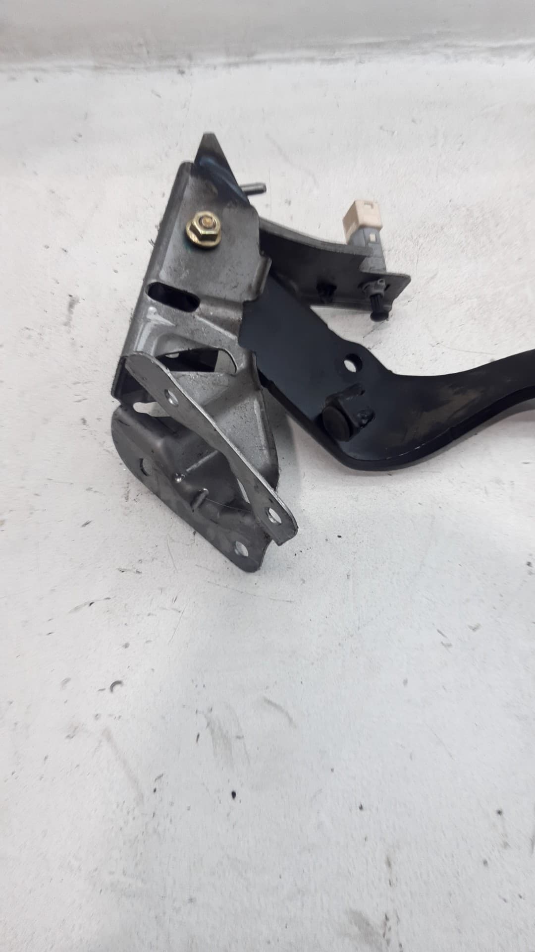 Pedal freno MITSUBISHI COLT BERLINA 5 (Z30A) 2