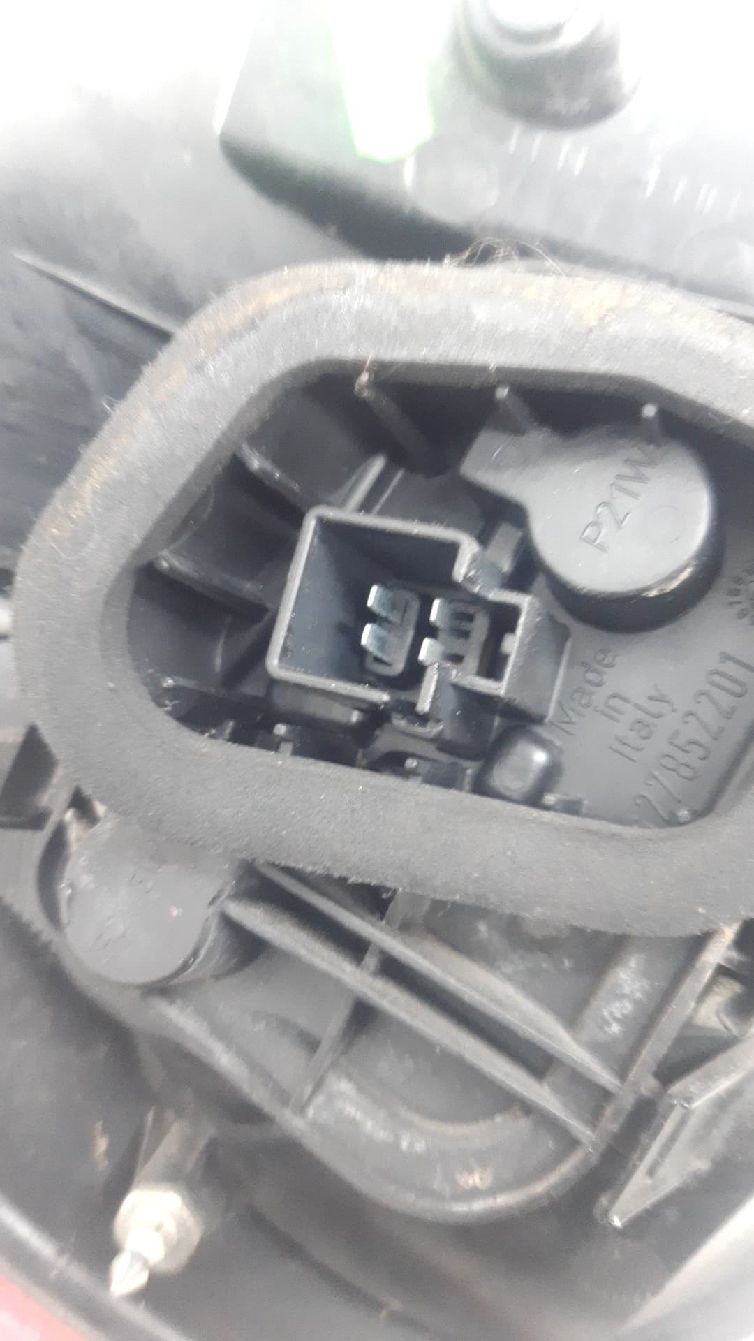 Piloto trasero derecho MITSUBISHI COLT BERLINA 5 (Z30A) 2
