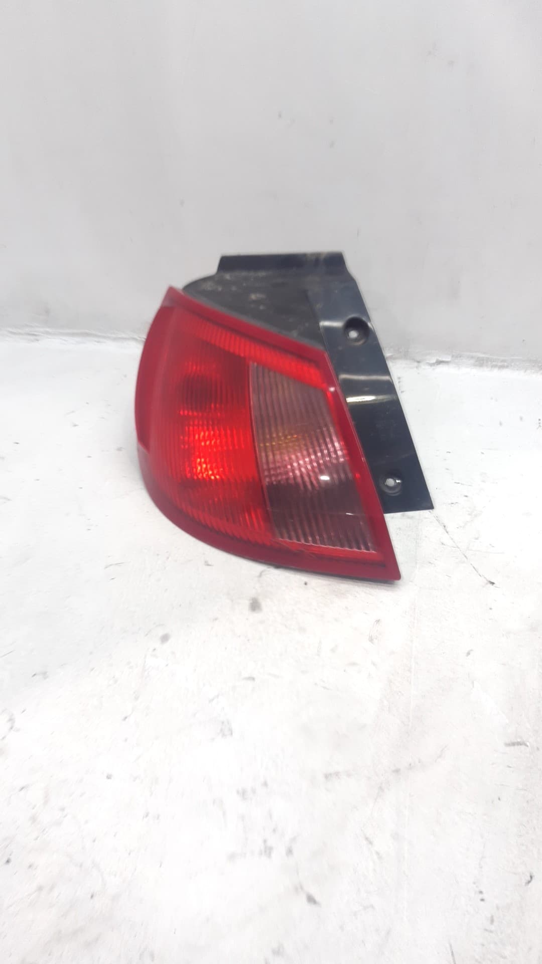 Piloto trasero izquierdo MITSUBISHI COLT BERLINA 5 (Z30A)
