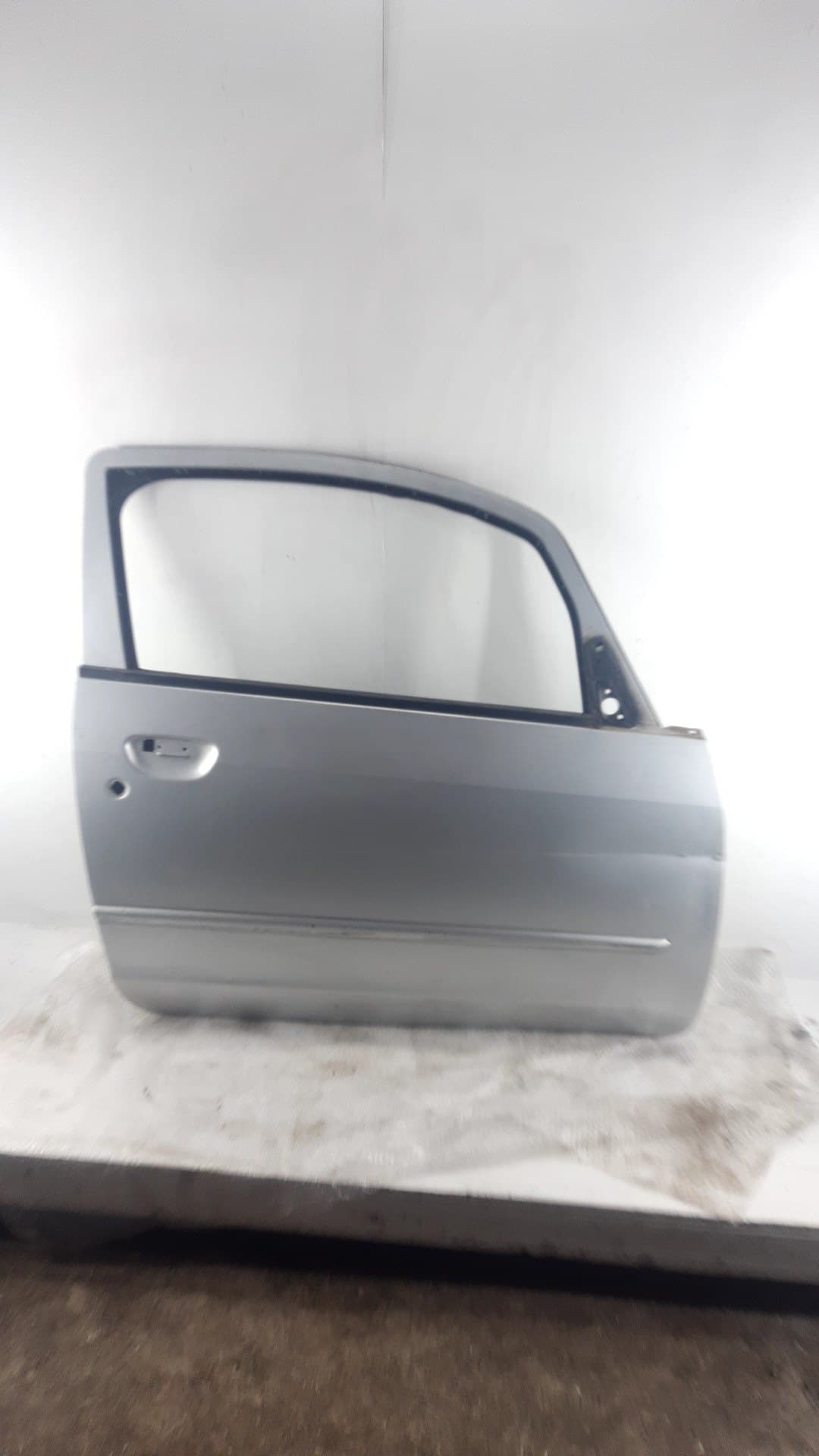 Puerta delantera derecha MITSUBISHI COLT BERLINA 5 (Z30A)