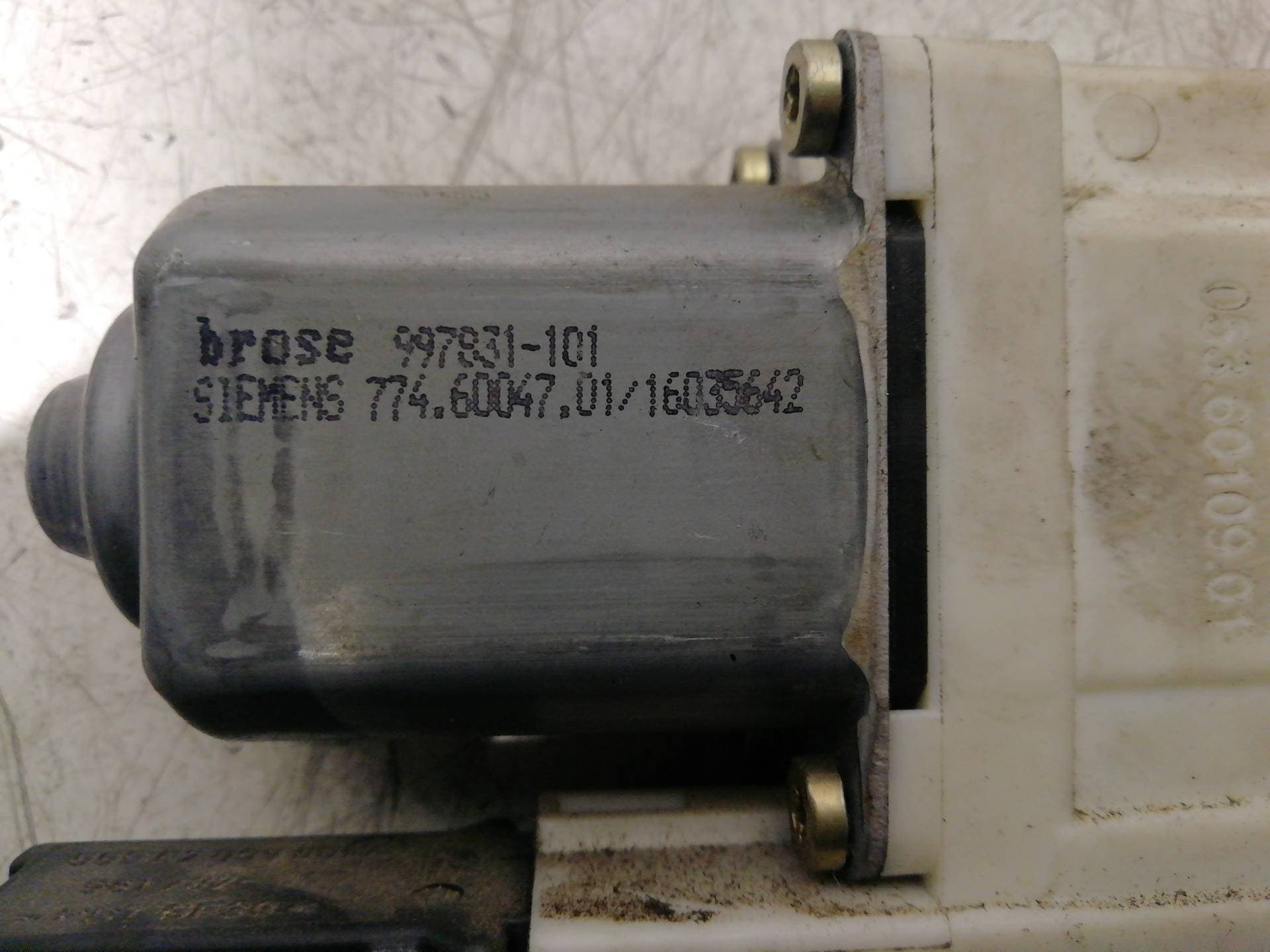 Elevalunas delantero derecho CITROEN C4 BERLINA 2