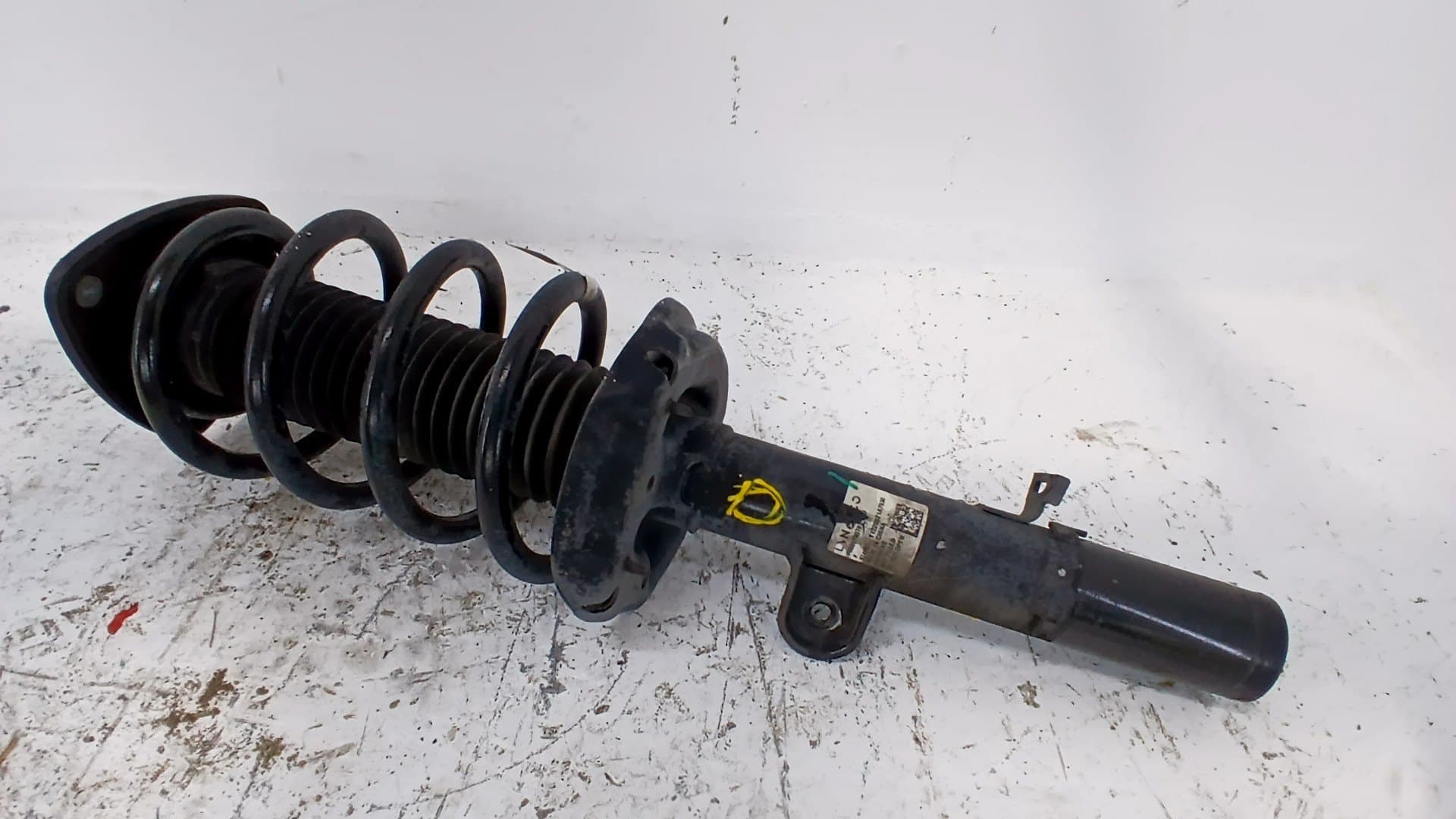 Amortiguador delantero derecho LYNK & CO 01