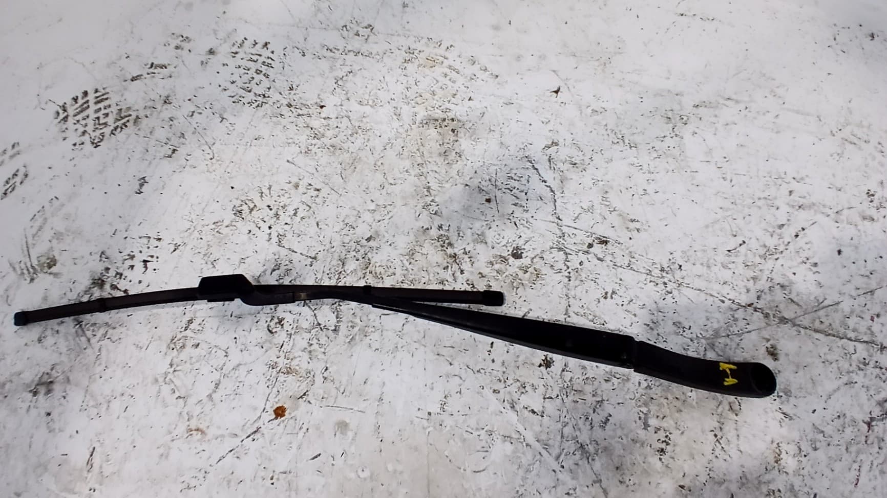 Brazo limpia delantero izquierdo LYNK & CO 01 2