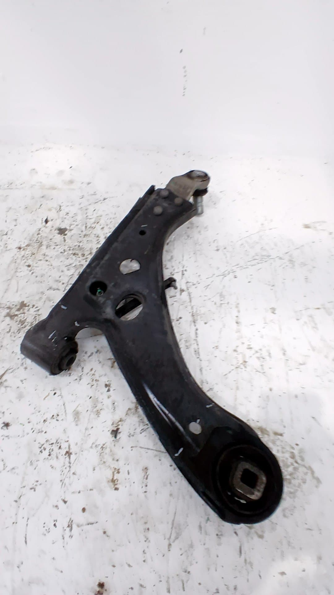 Brazo suspension inferior delantero izquierdo LYNK & CO 01 3