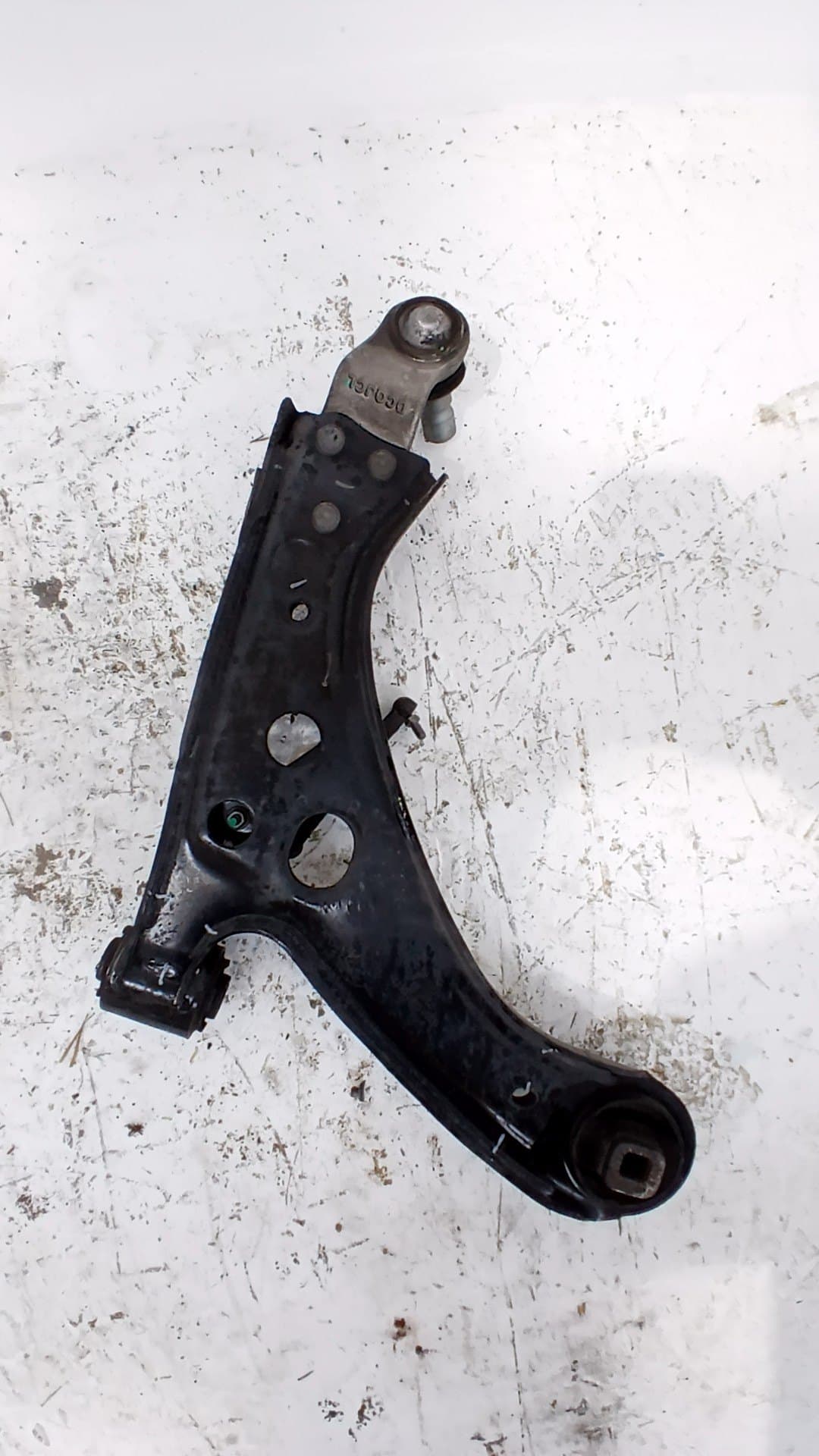 Brazo suspension inferior delantero izquierdo LYNK & CO 01 2