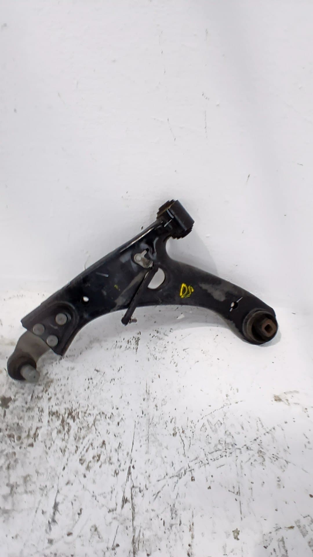 Brazo suspension inferior delantero izquierdo LYNK & CO 01