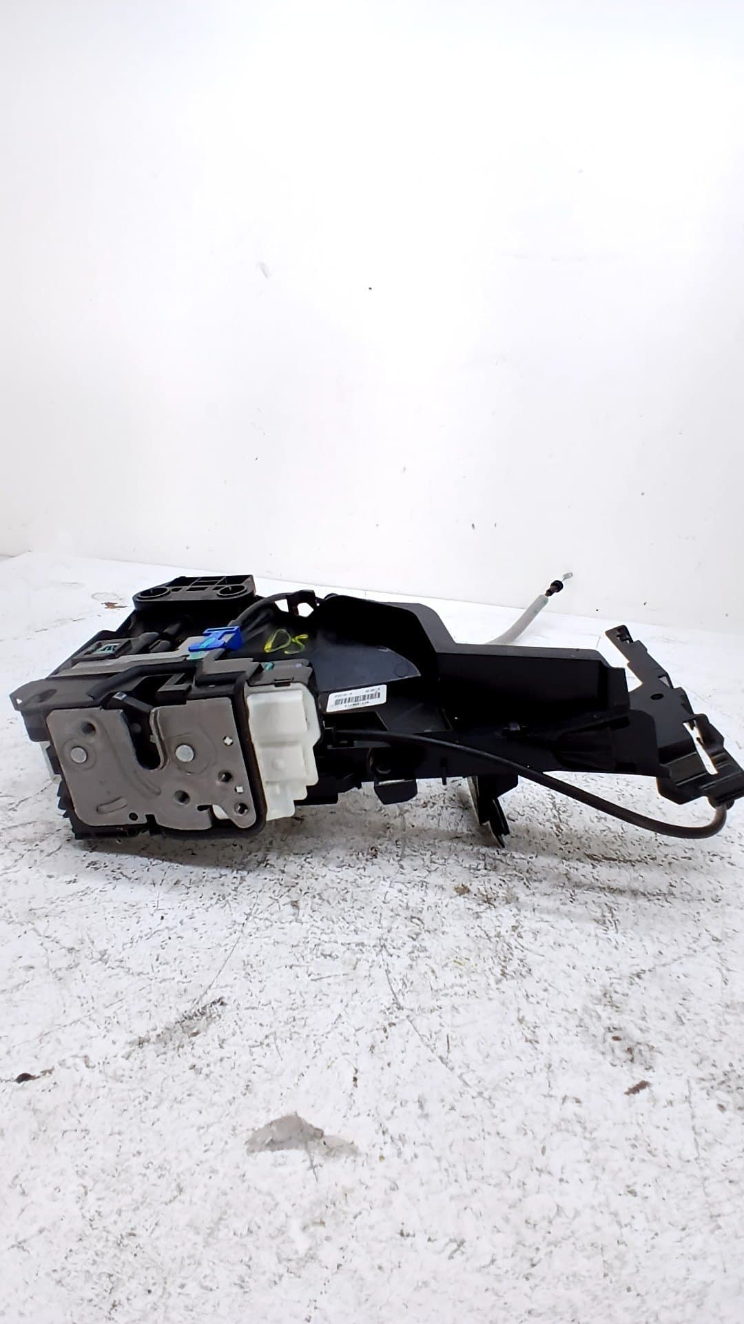 Cerradura puerta delantera derecha LYNK & CO 01