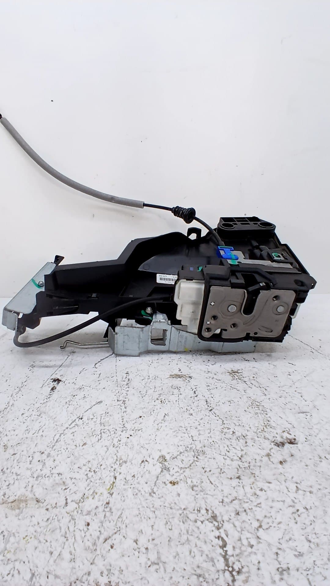 Cerradura puerta delantera izquierda LYNK & CO 01